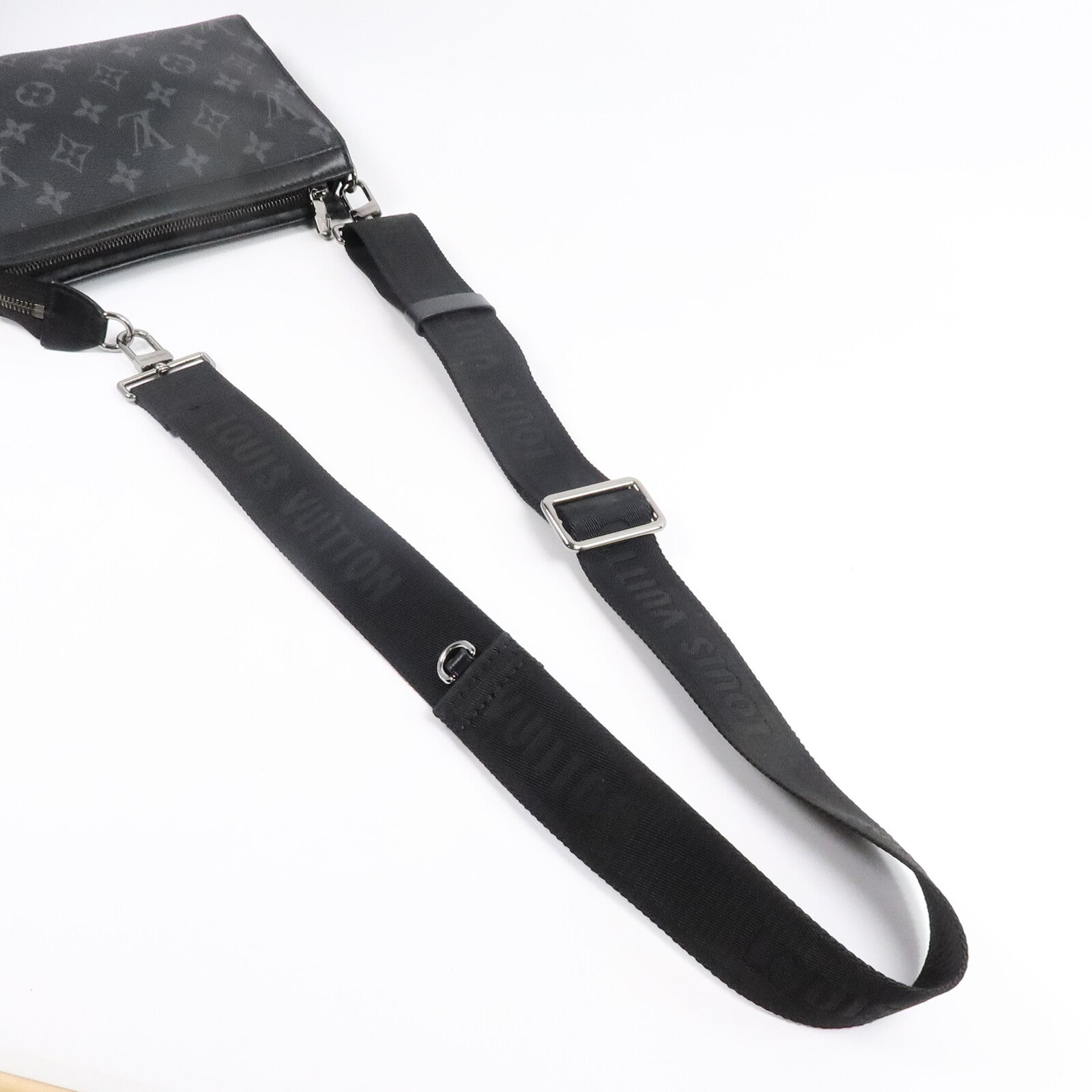 LOUIS VUITTON Monogram Eclipse Gaston銀扣肩背袋