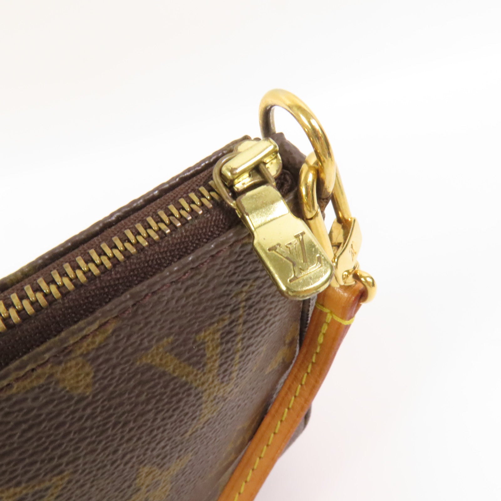 LOUIS VUITTON Monogram Pochette Accessoires金扣手挽袋棕色