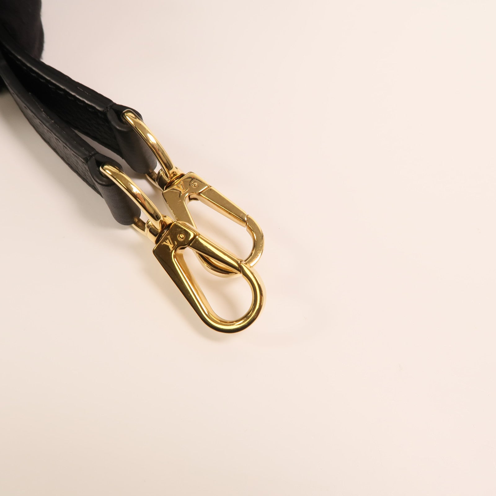 LOUIS VUITTON 牛皮皮革Capucines MM金扣手挽肩背兩用袋