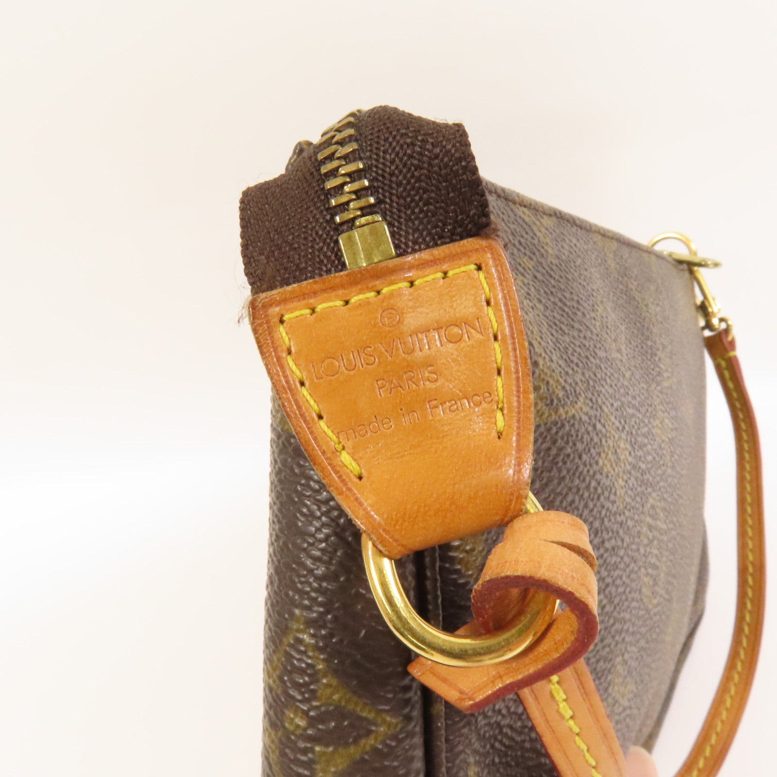 LOUIS VUITTON Monogram Pochette Accessoires金扣手挽袋棕色