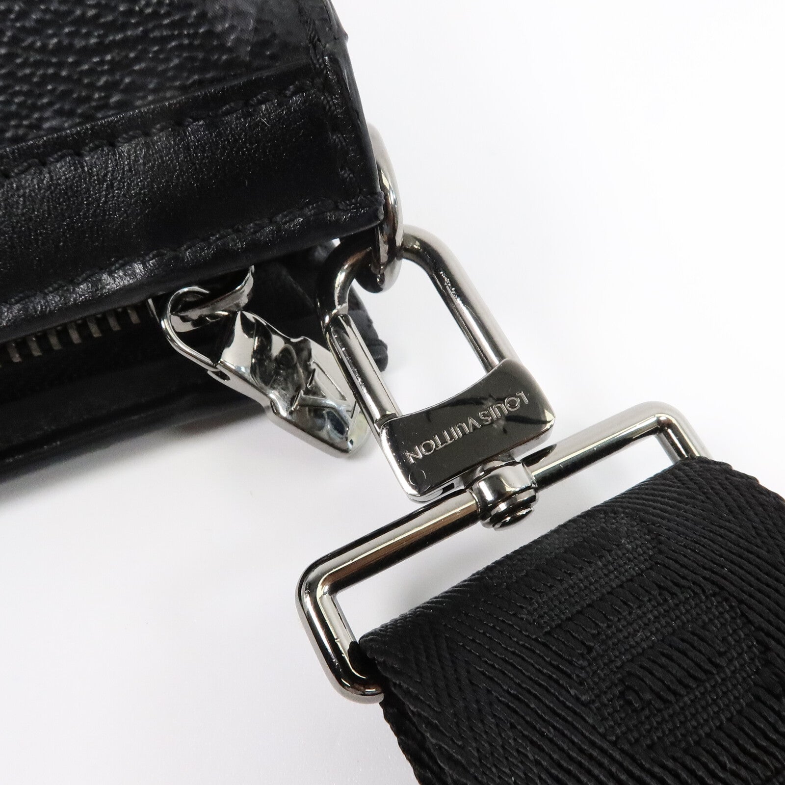 LOUIS VUITTON Monogram Eclipse Gaston銀扣肩背袋