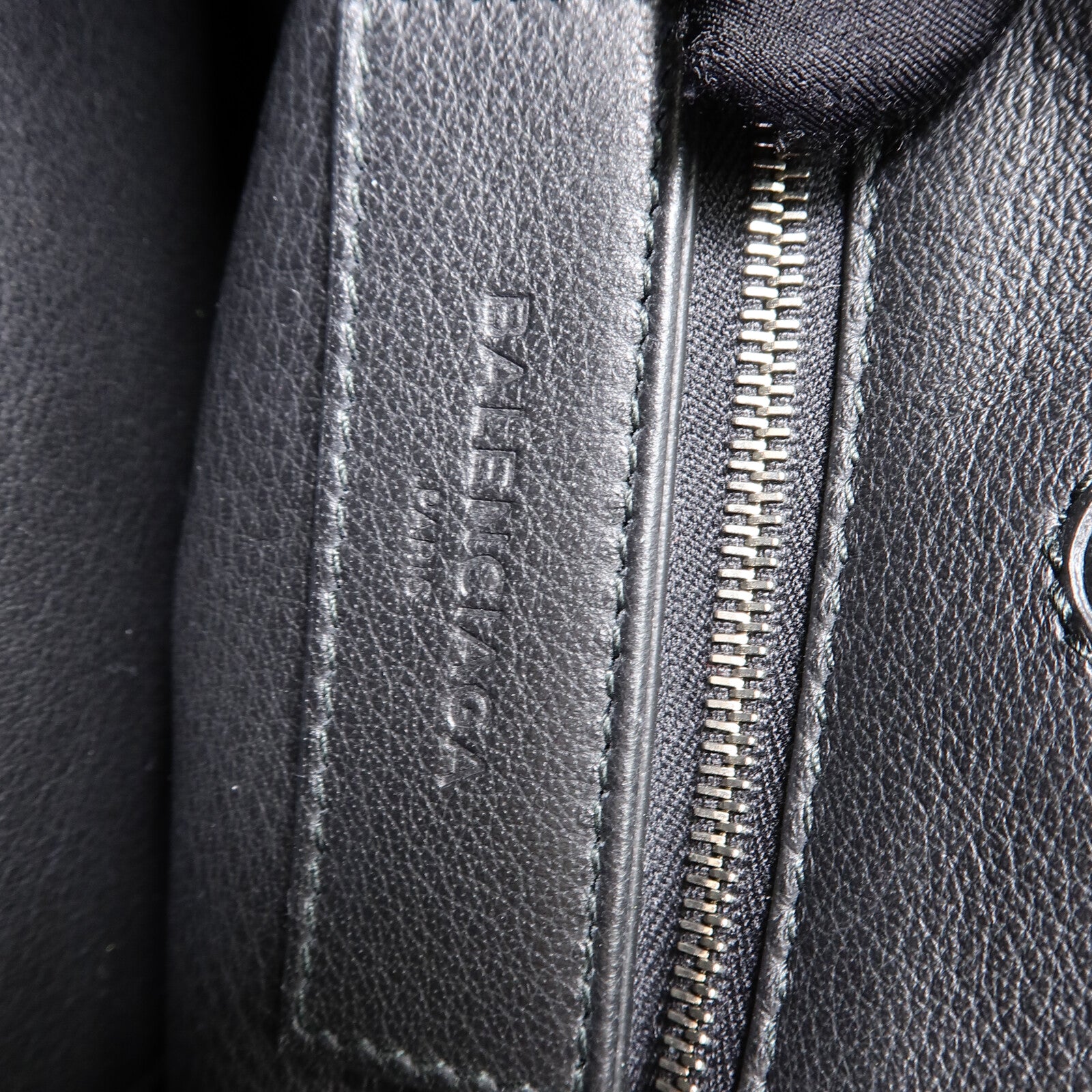 BALENCIAGA 牛皮皮革Paper A6 Zip Around手挽肩背兩用袋