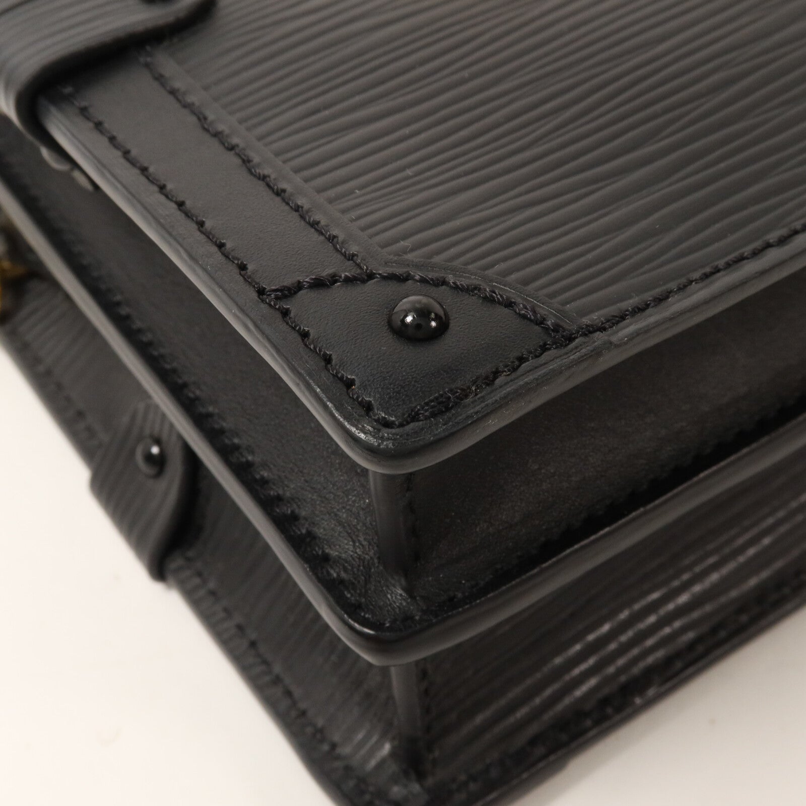 LOUIS VUITTON Epi Trunk Clutch鏈帶肩背袋