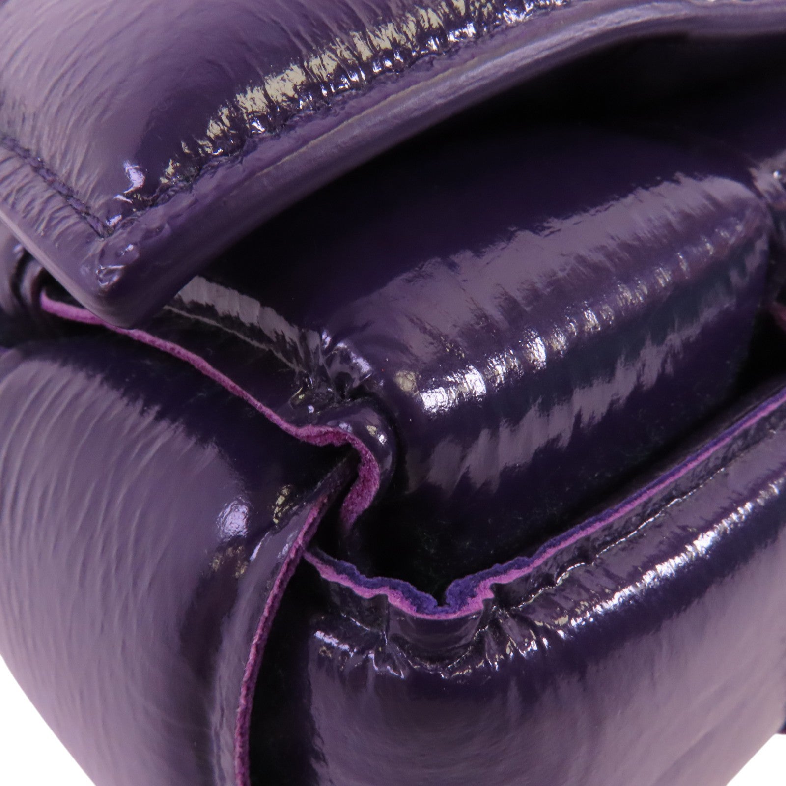 BOTTEGA VENETA 漆皮皮革Panted Cassette金扣肩背袋