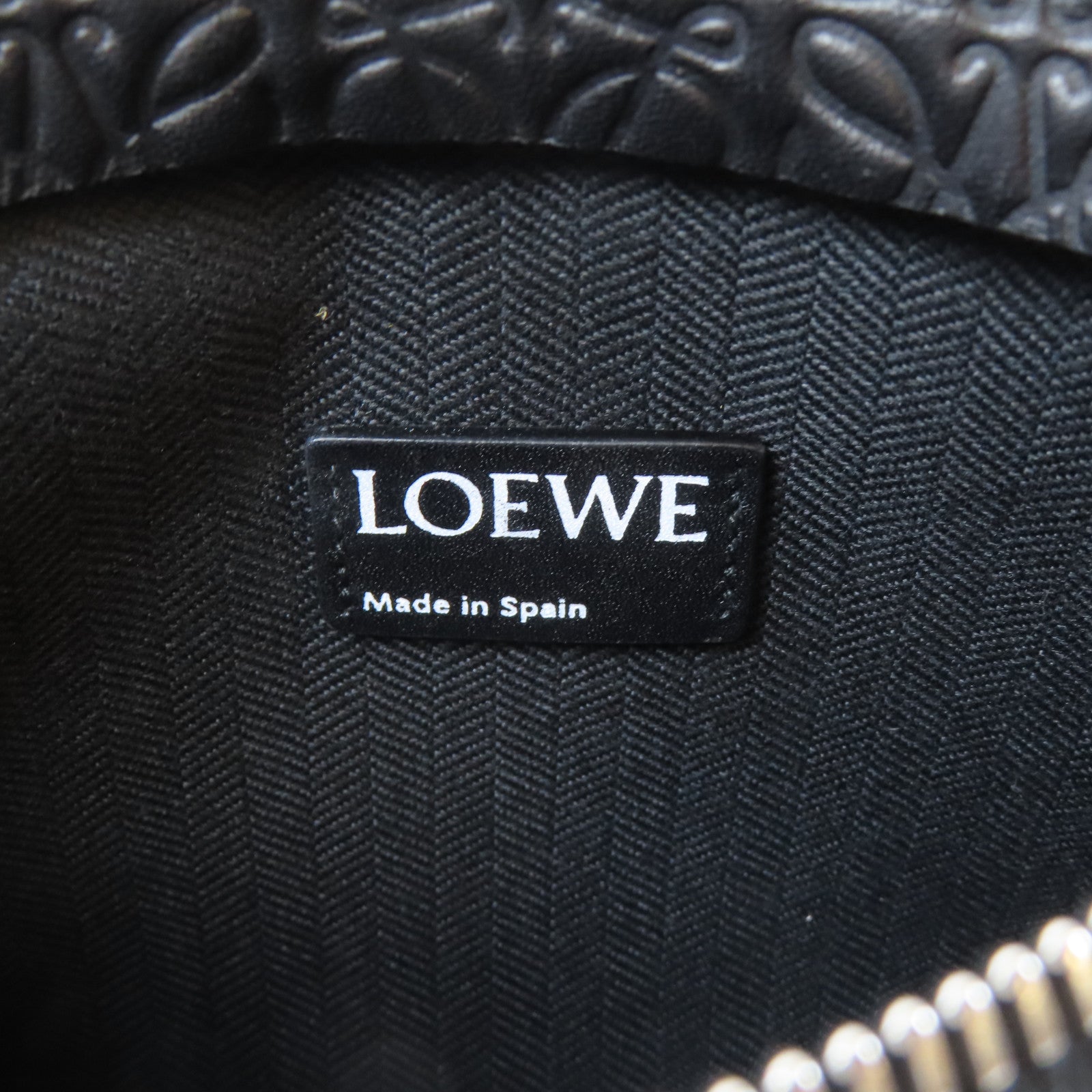 LOEWE 牛皮皮革Pouch銀扣小袋黑色