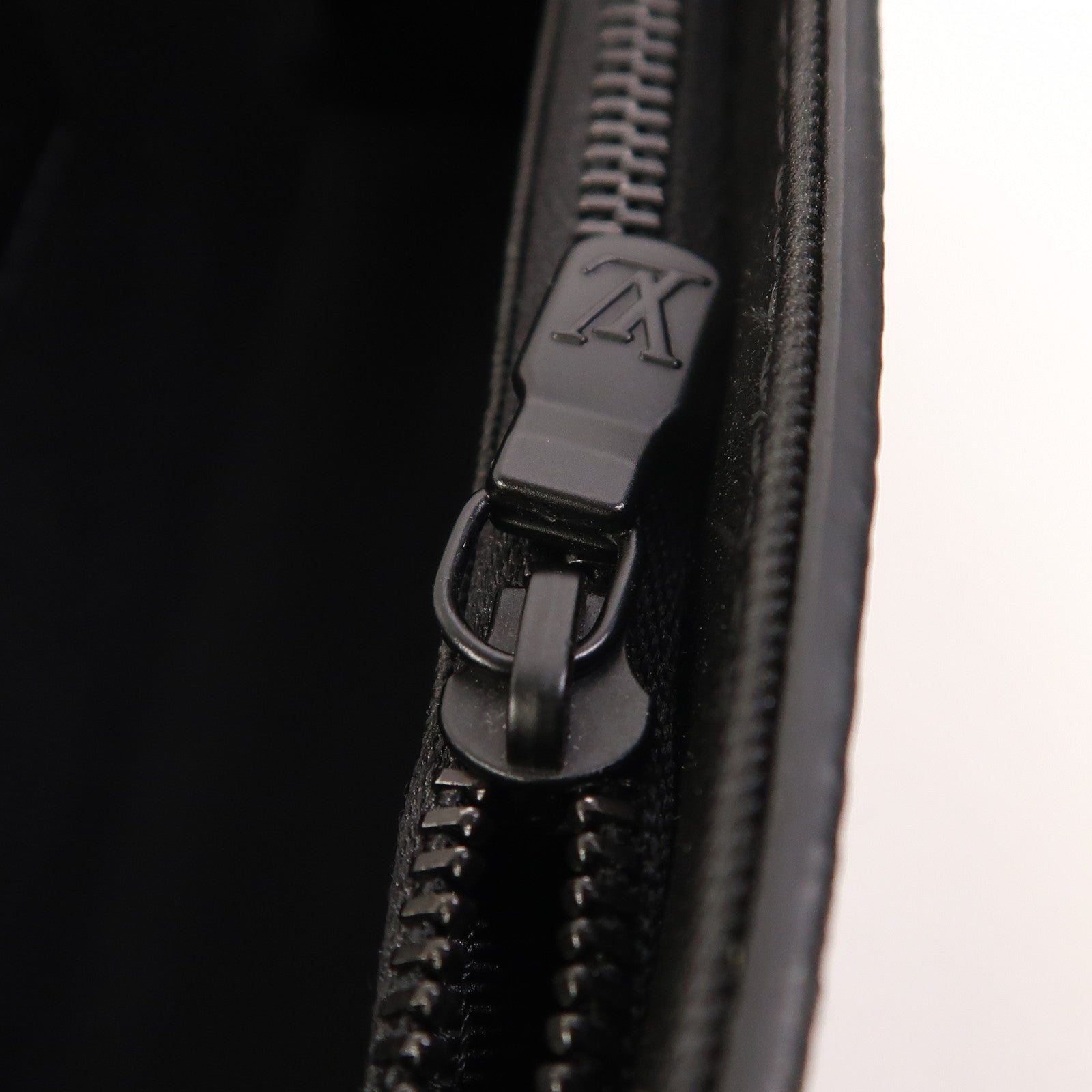 LOUIS VUITTON Monogram Eclipse Steamer Wearable Wallet肩背袋
