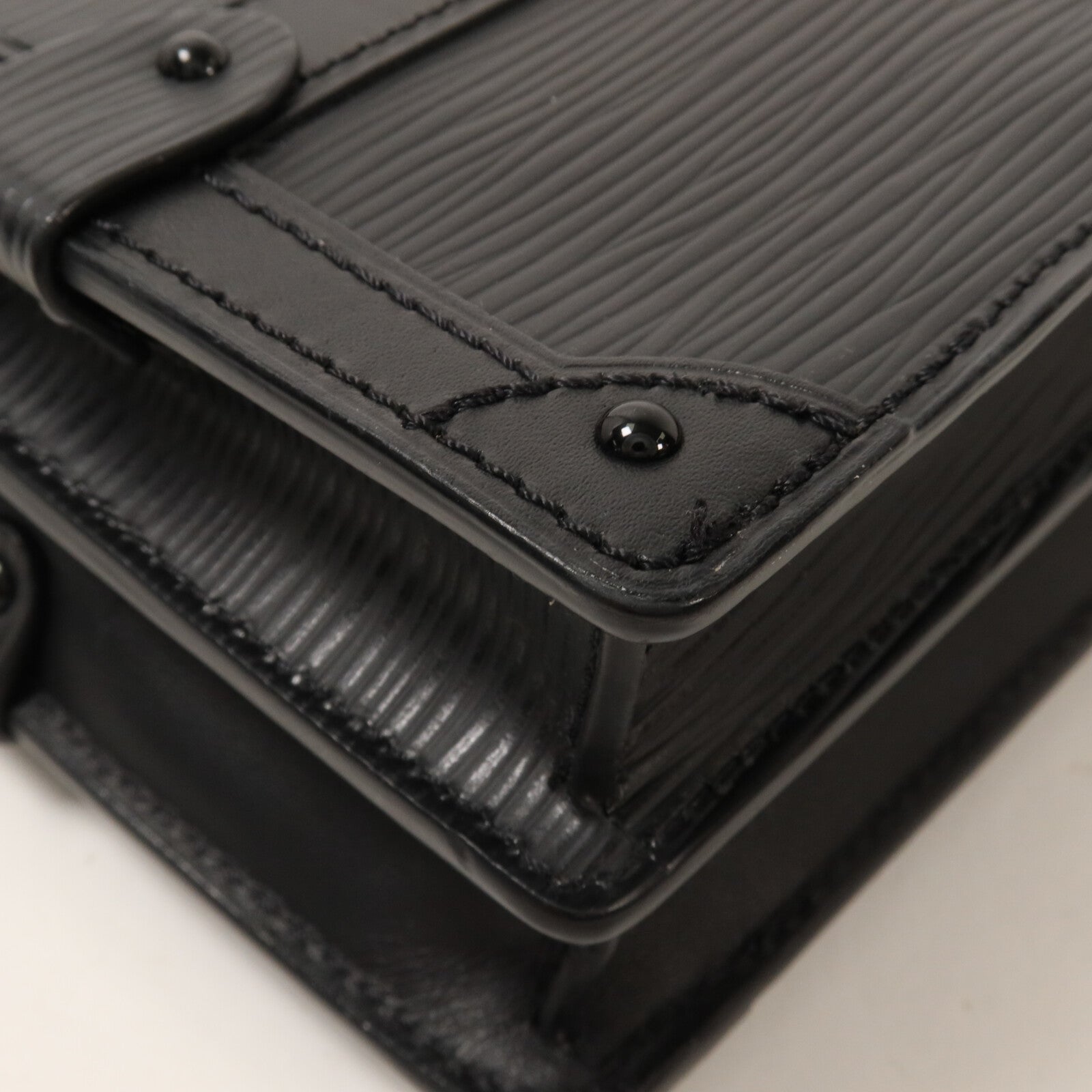 LOUIS VUITTON Epi Trunk Clutch鏈帶肩背袋