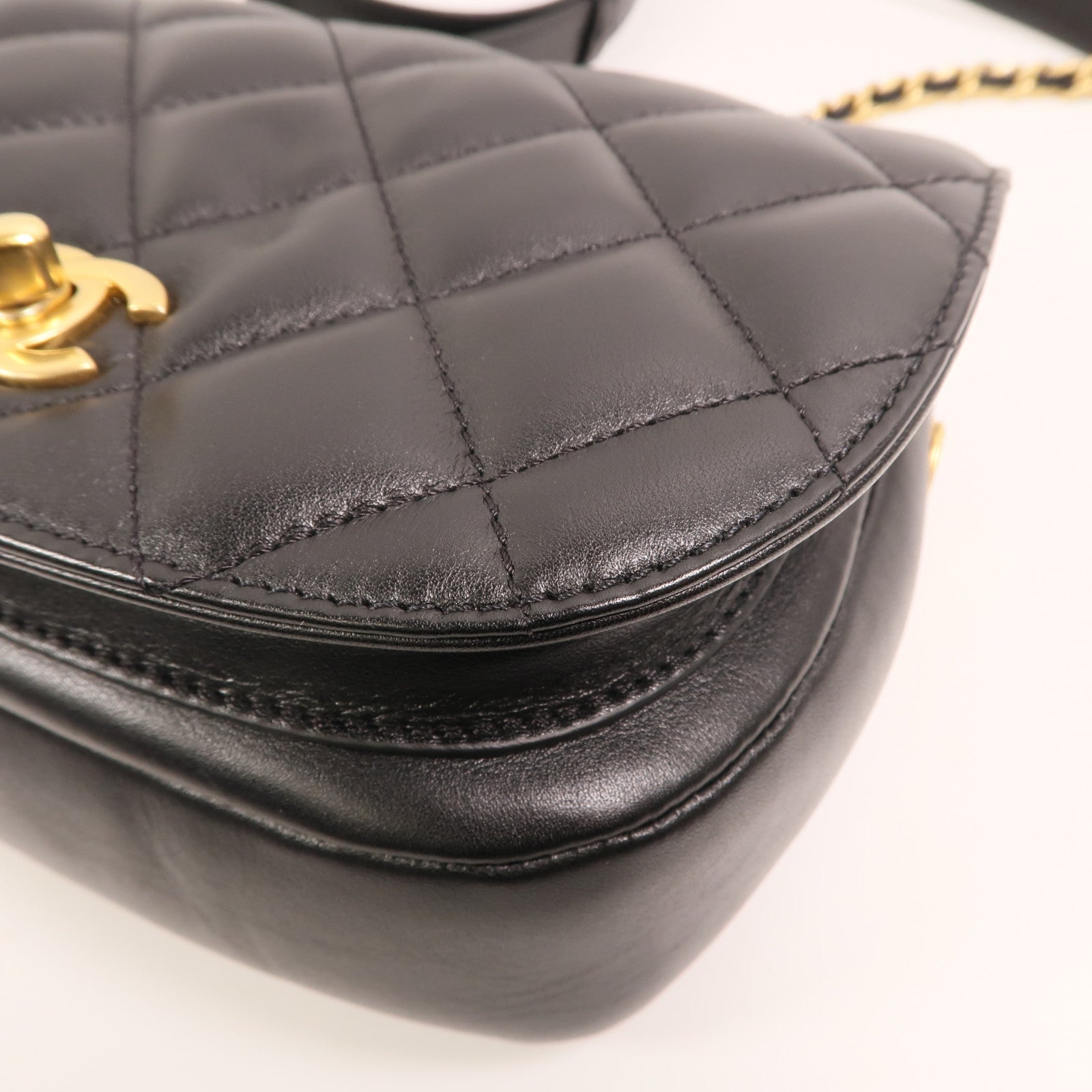 CHANEL 牛皮皮革Chain Shoulder金扣鏈帶肩背袋
