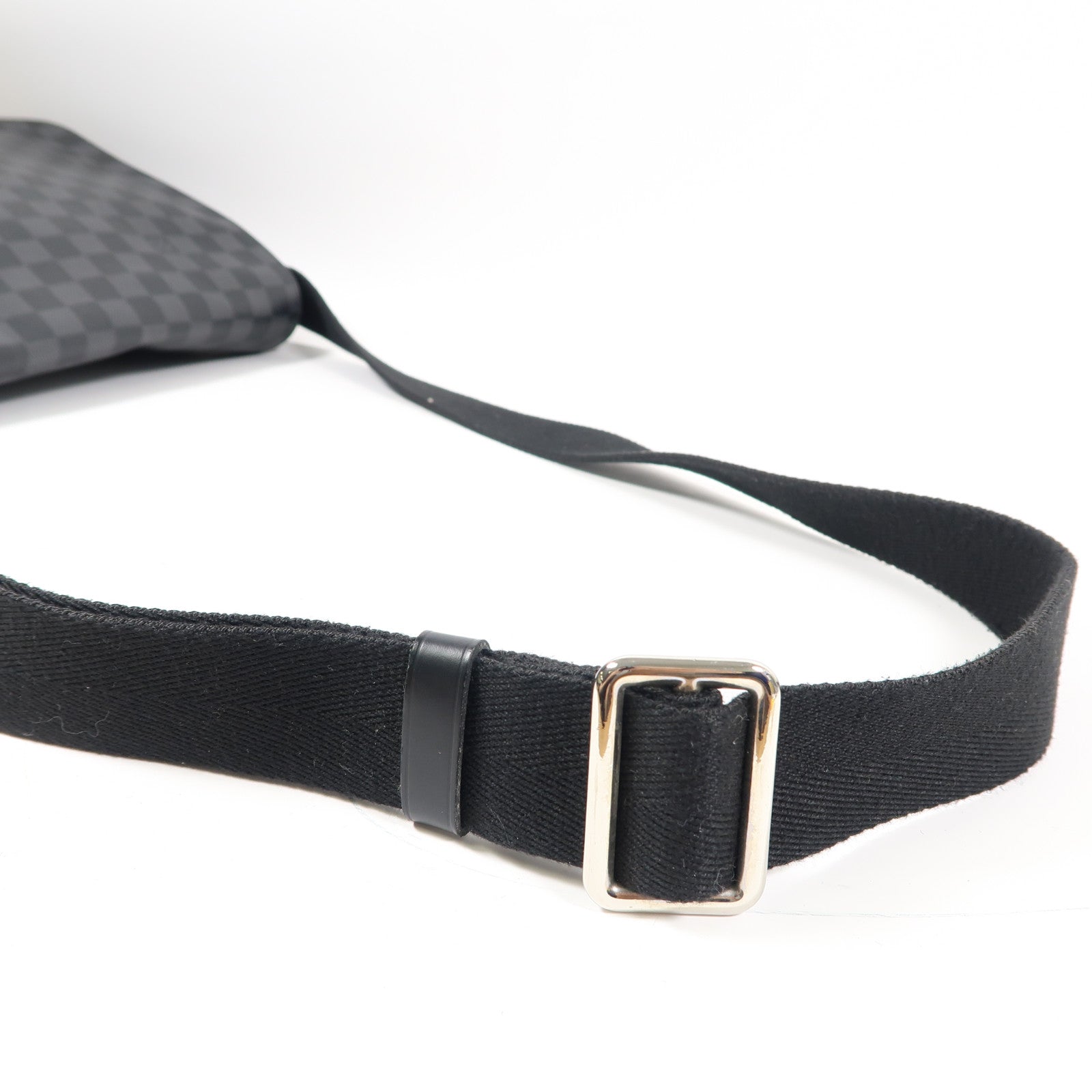LOUIS VUITTON Damier Graphite District PM銀扣肩背袋黑色