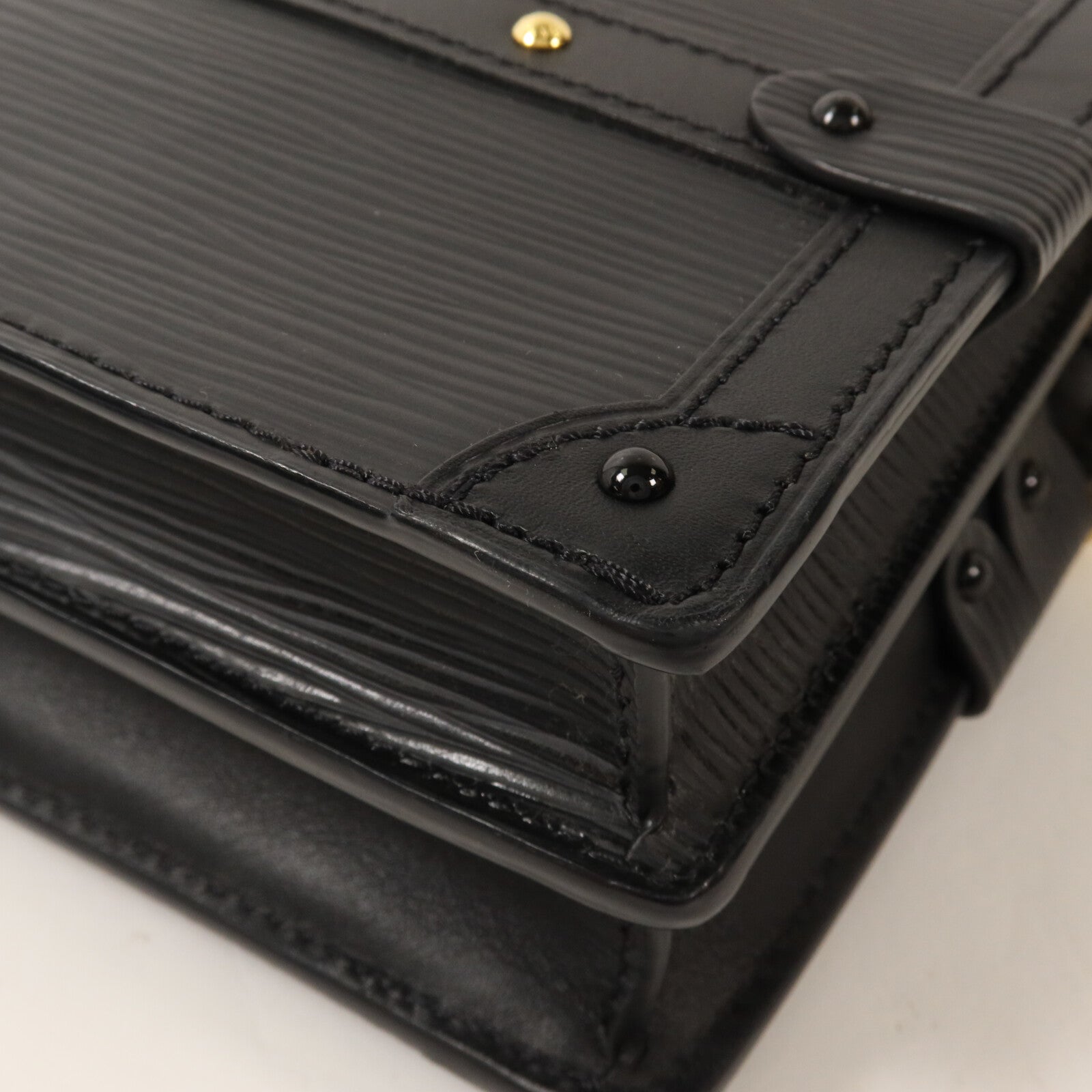 LOUIS VUITTON Epi Trunk Clutch鏈帶肩背袋