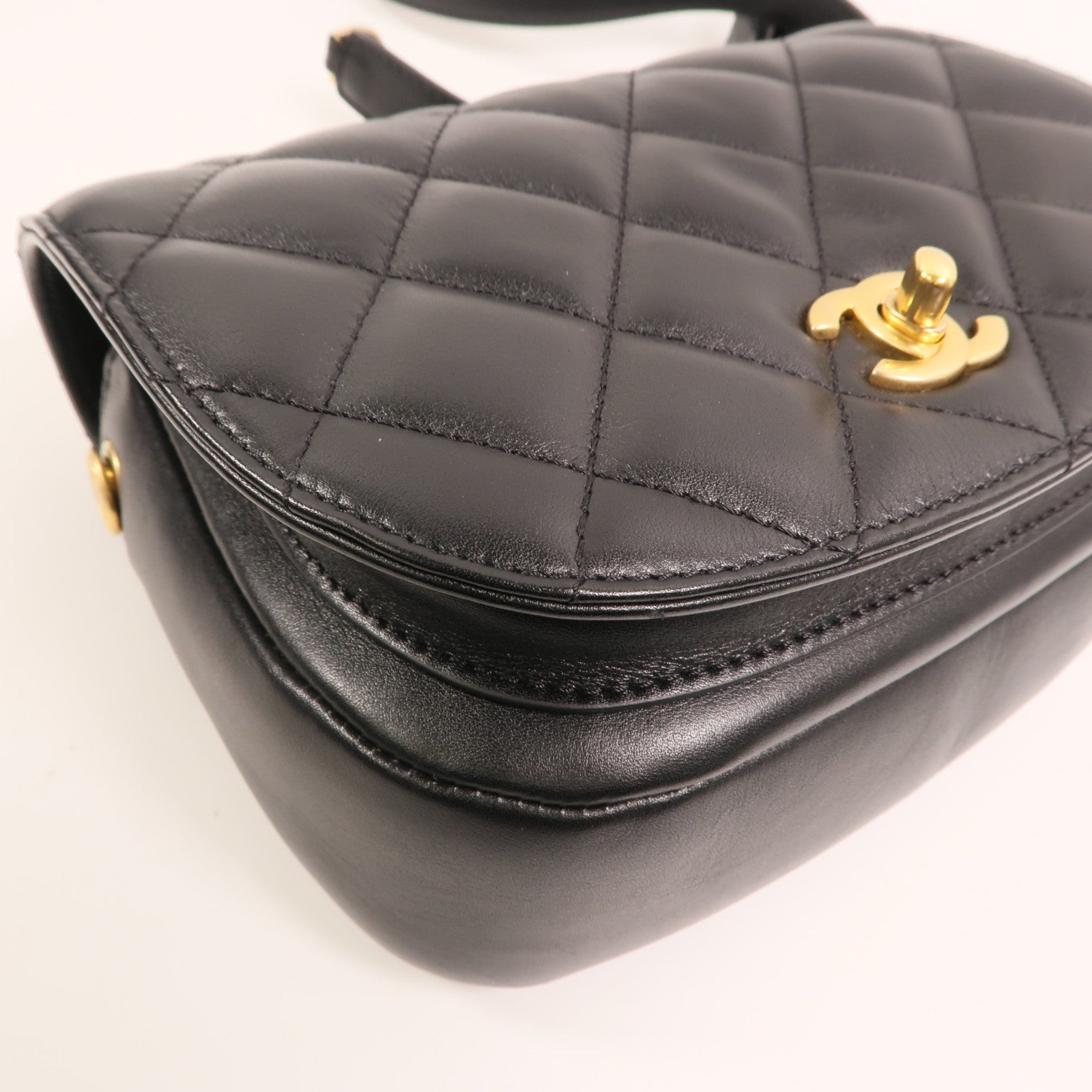 CHANEL 牛皮皮革Chain Shoulder金扣鏈帶肩背袋