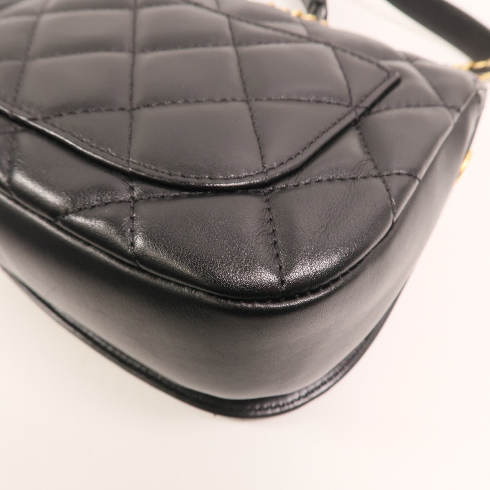 CHANEL 牛皮皮革Chain Shoulder金扣鏈帶肩背袋
