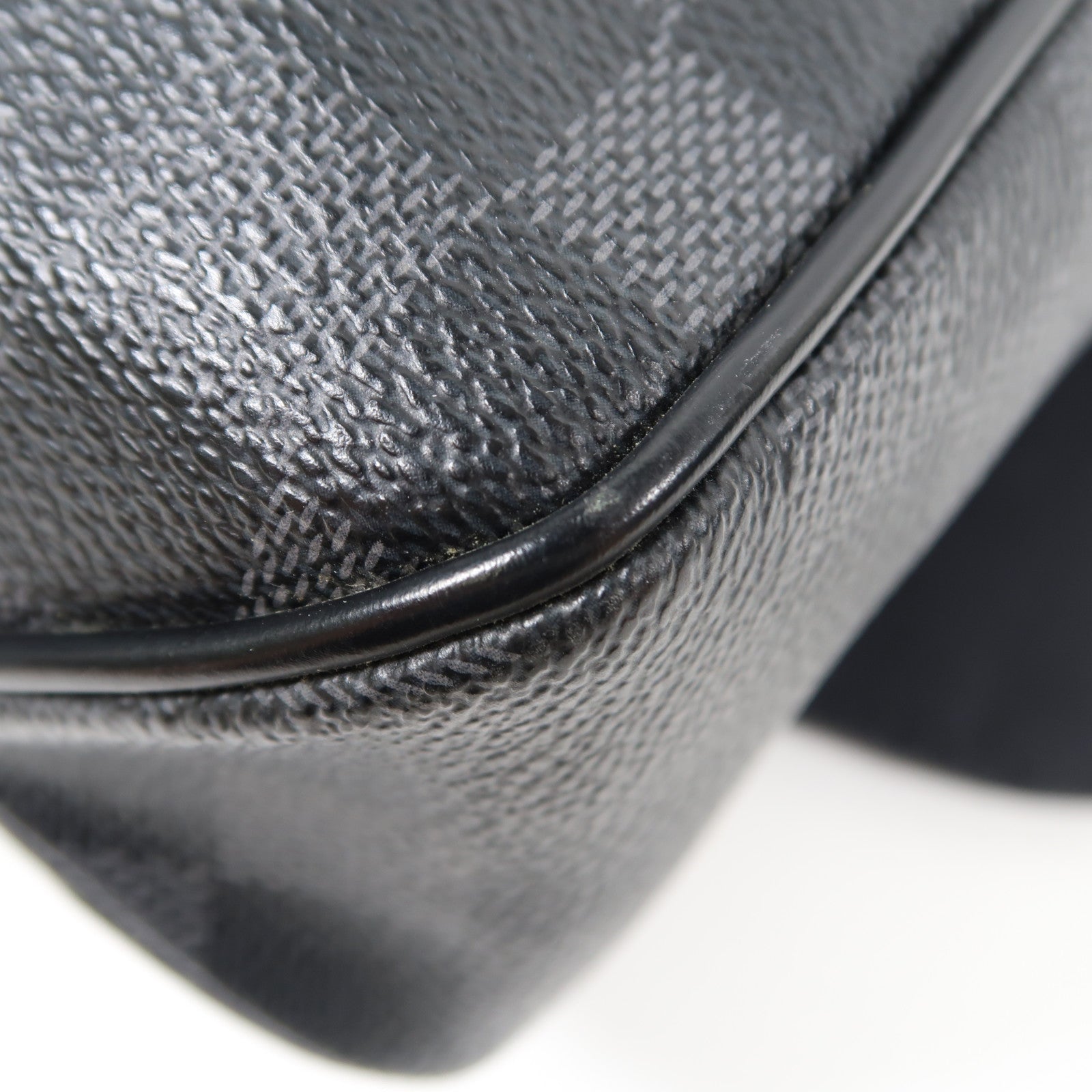LOUIS VUITTON Damier Graphite District PM銀扣肩背袋黑色
