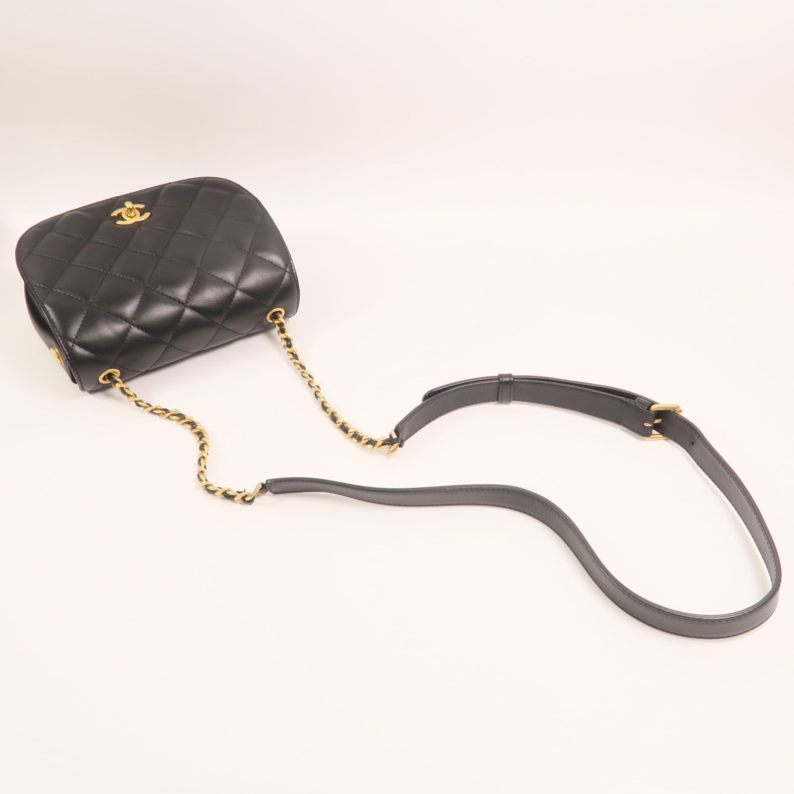 CHANEL 牛皮皮革Chain Shoulder金扣鏈帶肩背袋
