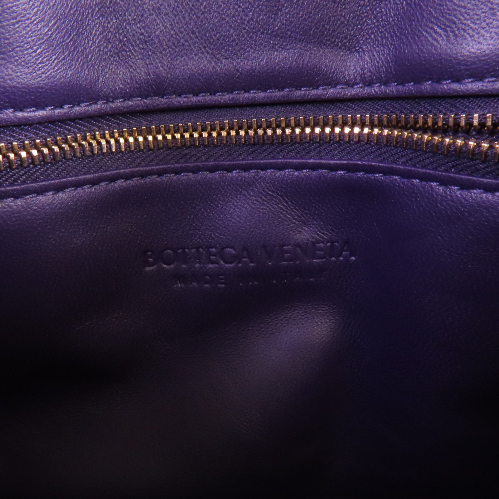 BOTTEGA VENETA 漆皮皮革Panted Cassette金扣肩背袋