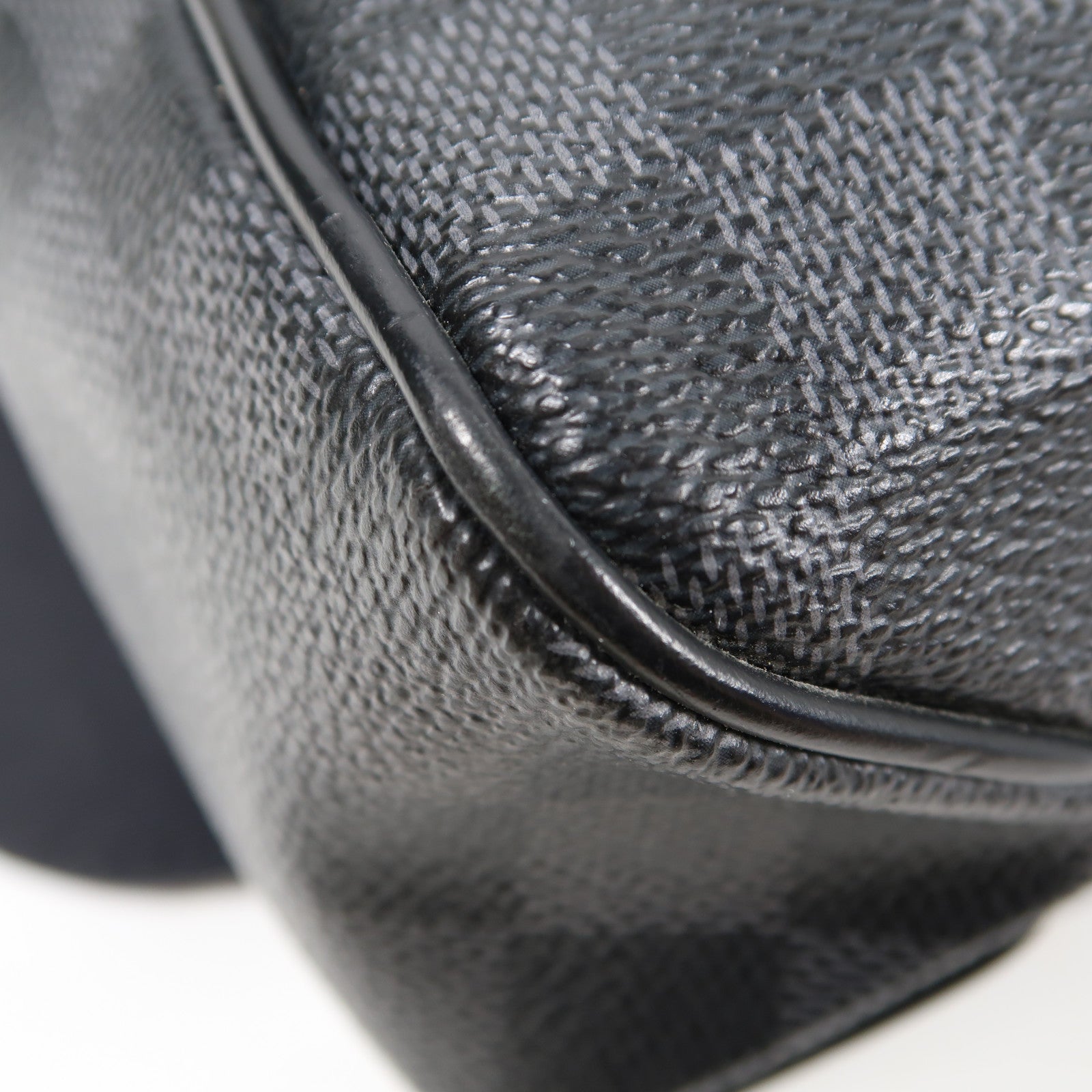 LOUIS VUITTON Damier Graphite District PM銀扣肩背袋黑色
