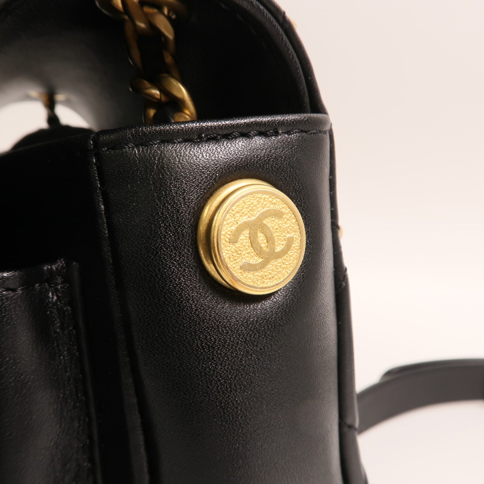 CHANEL 牛皮皮革Chain Shoulder金扣鏈帶肩背袋