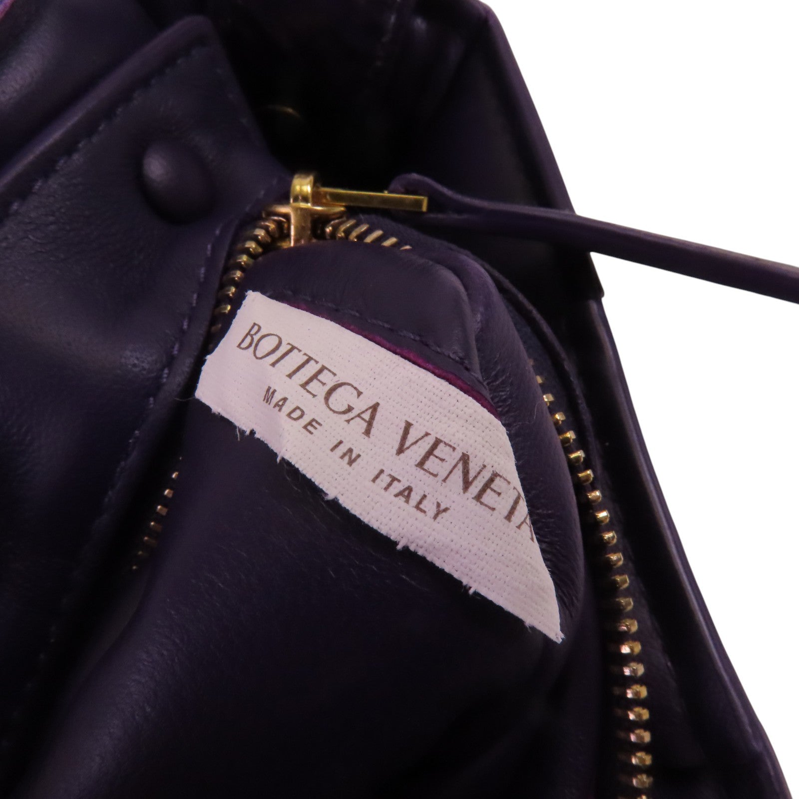 BOTTEGA VENETA 漆皮皮革Panted Cassette金扣肩背袋