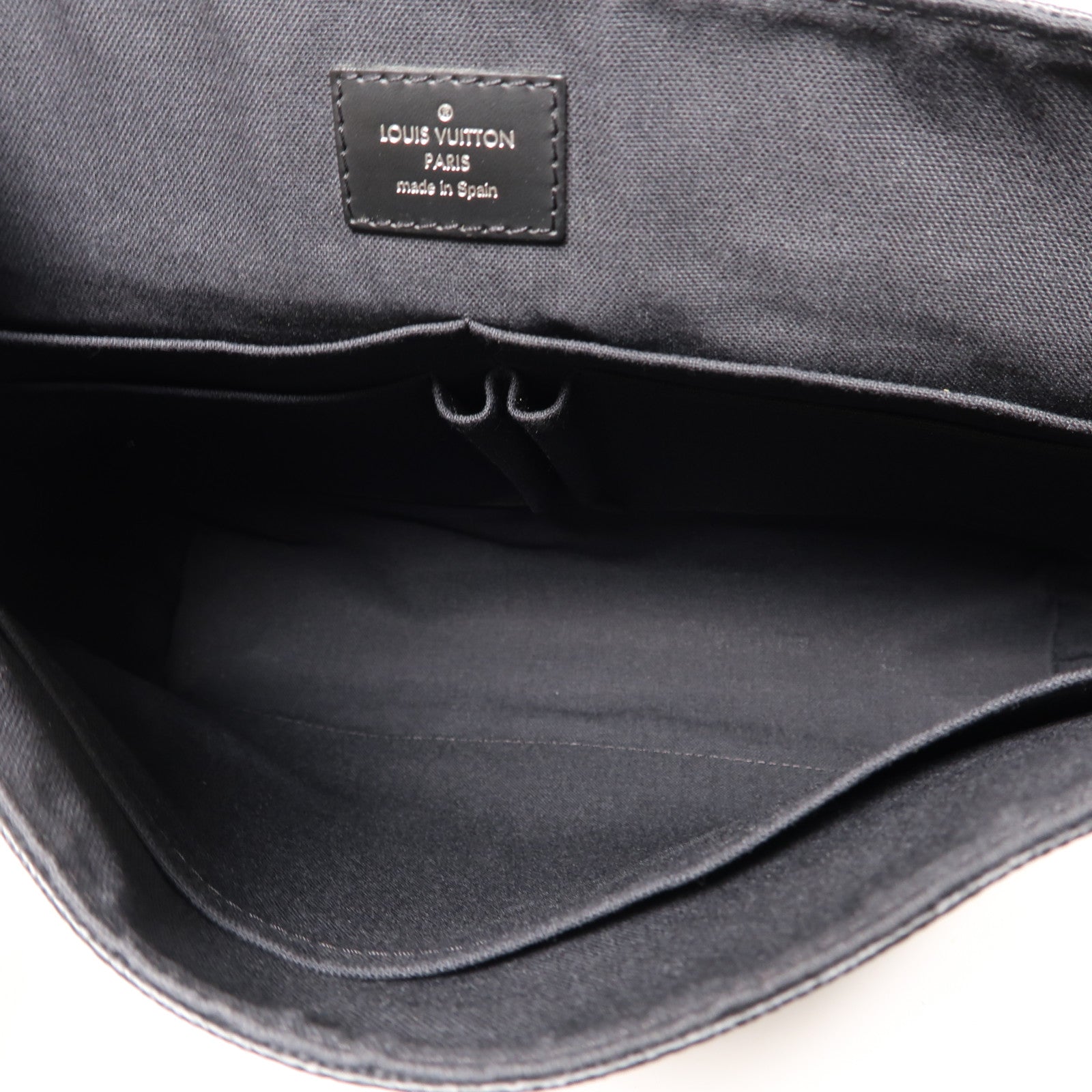 LOUIS VUITTON Damier Graphite District PM銀扣肩背袋黑色