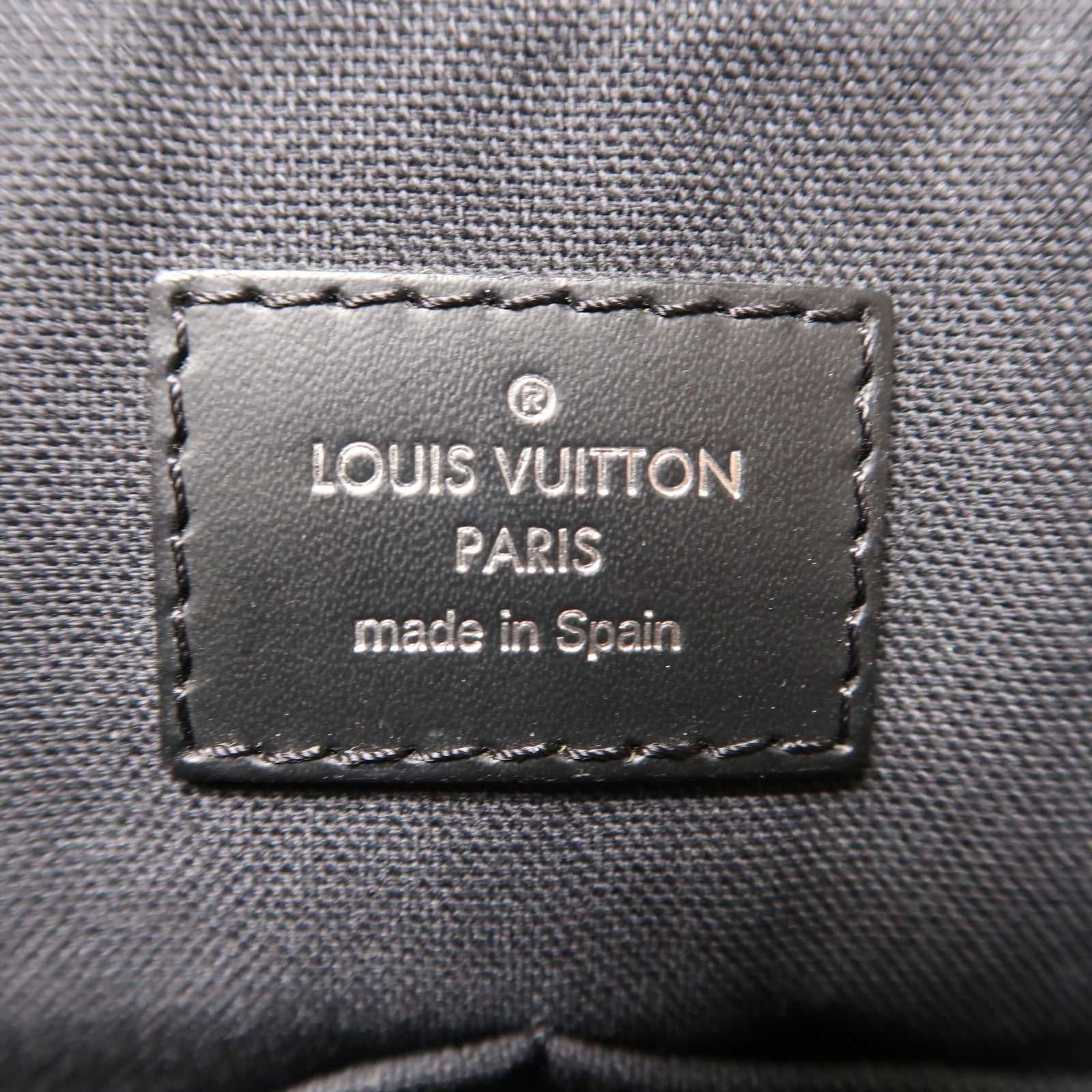 LOUIS VUITTON Damier Graphite District PM銀扣肩背袋黑色