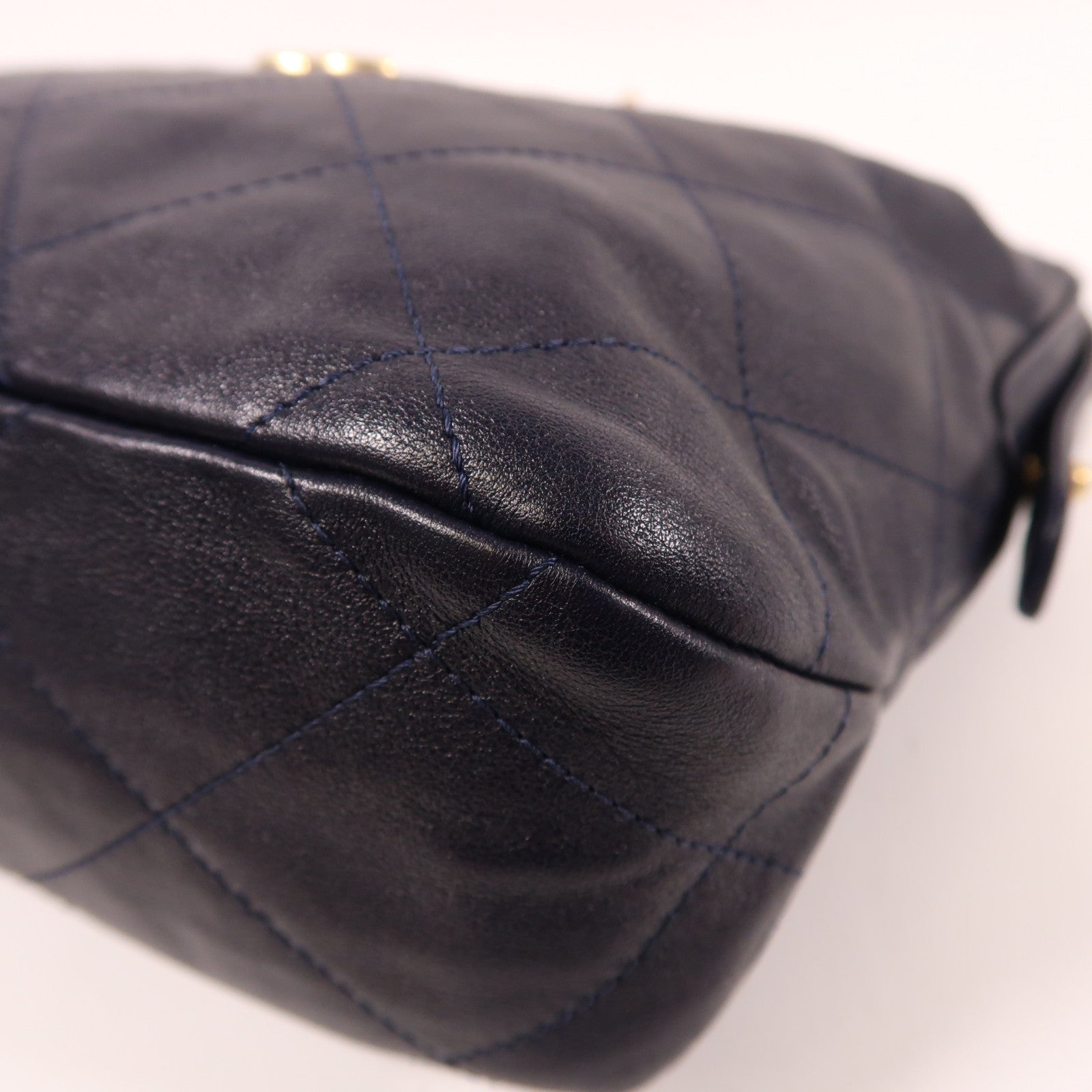 CHANEL 牛皮皮革Hobo Bag金扣鏈帶肩背袋紫色
