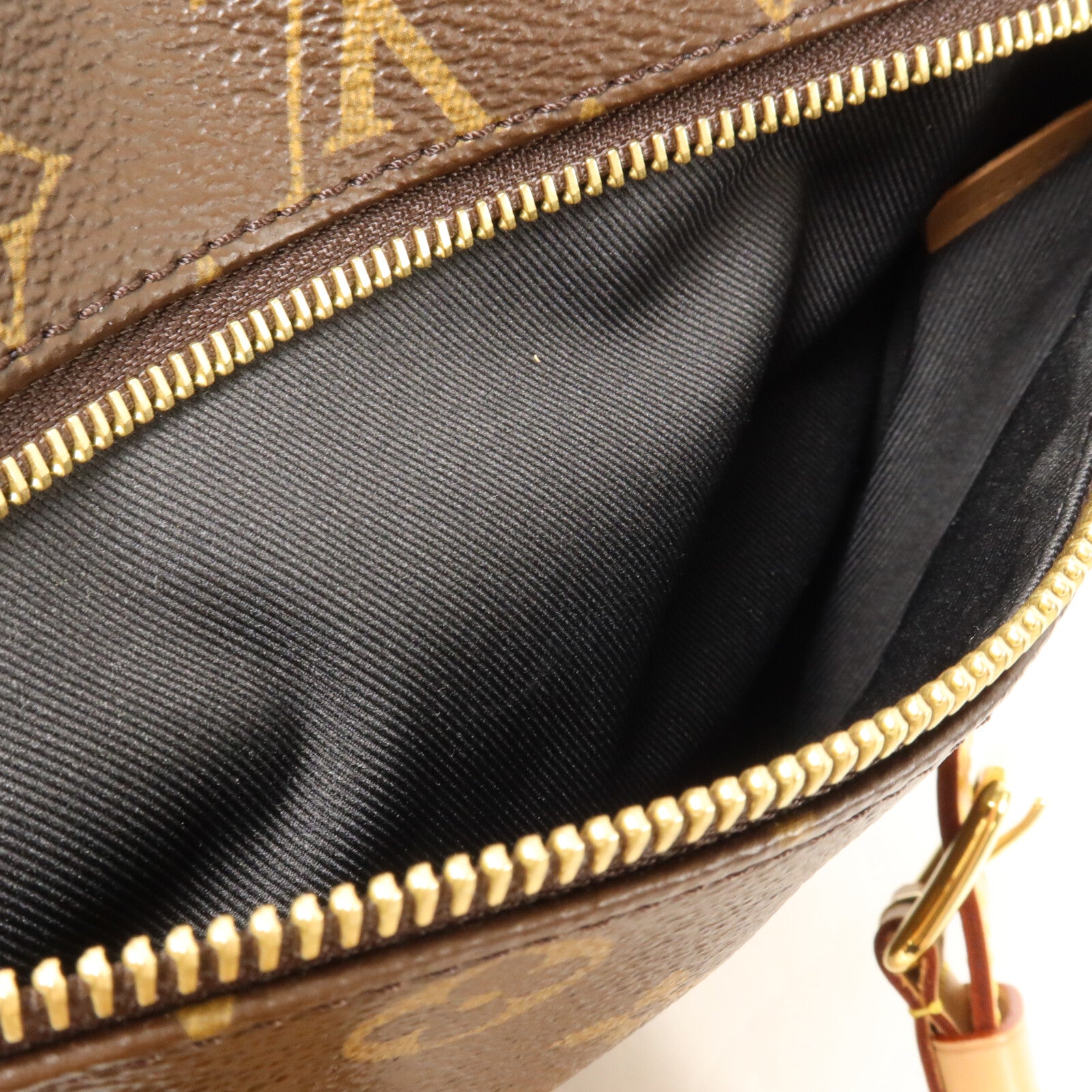 LOUIS VUITTON Monogram Bum Bag腰包