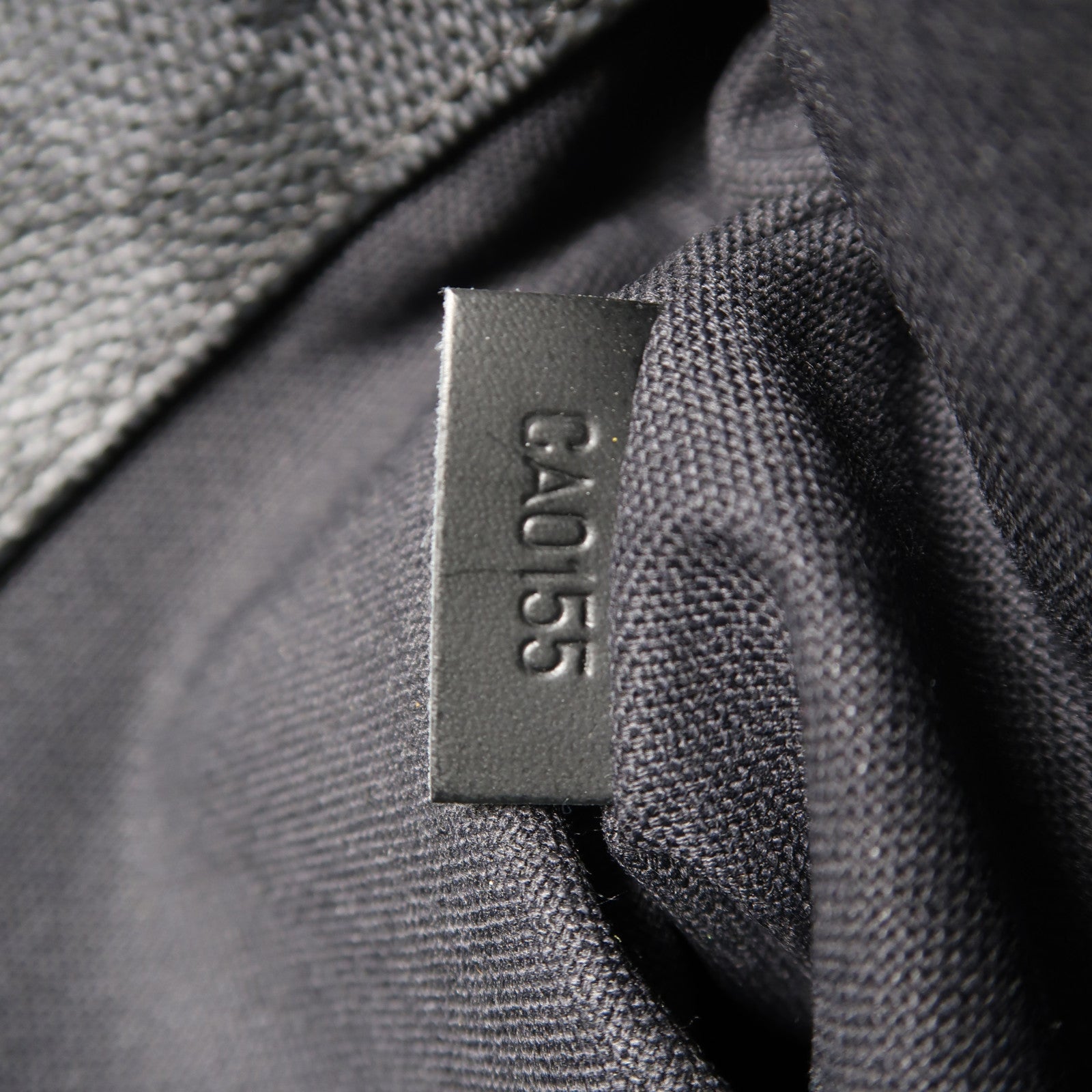 LOUIS VUITTON Damier Graphite District PM銀扣肩背袋黑色
