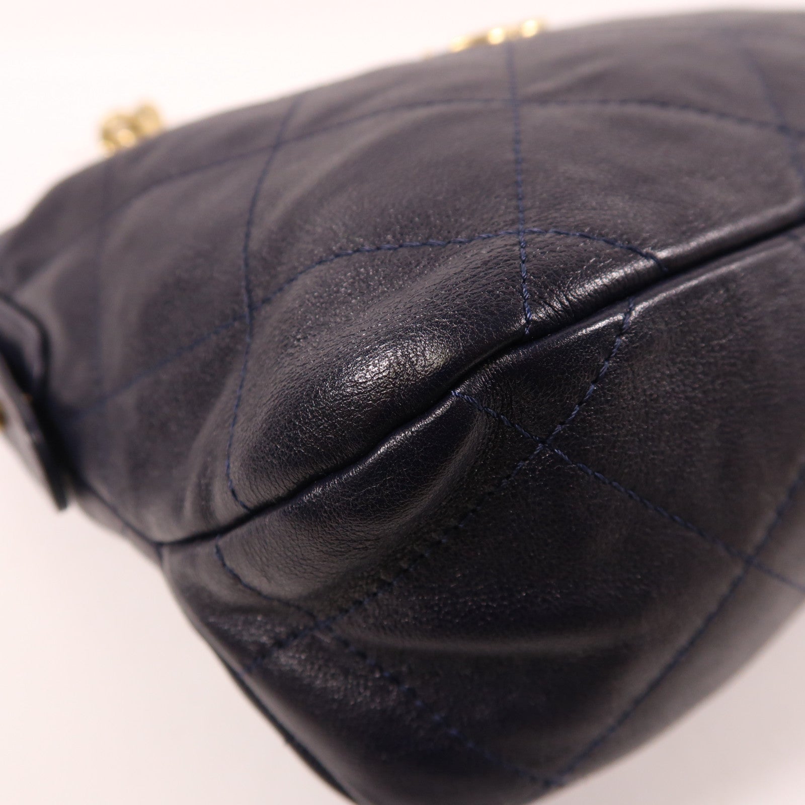 CHANEL 牛皮皮革Hobo Bag金扣鏈帶肩背袋紫色