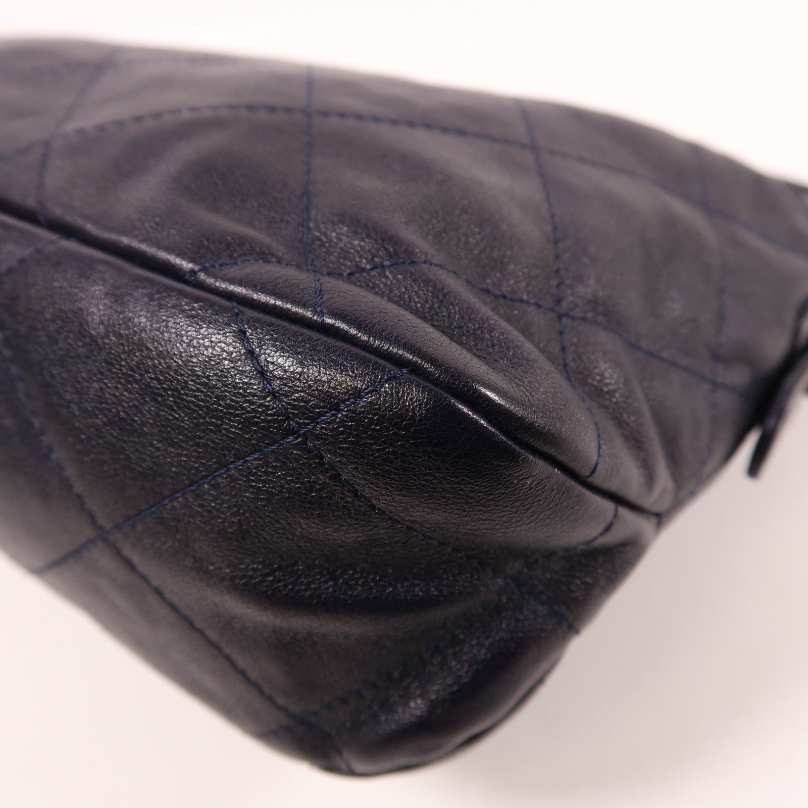 CHANEL 牛皮皮革Hobo Bag金扣鏈帶肩背袋紫色