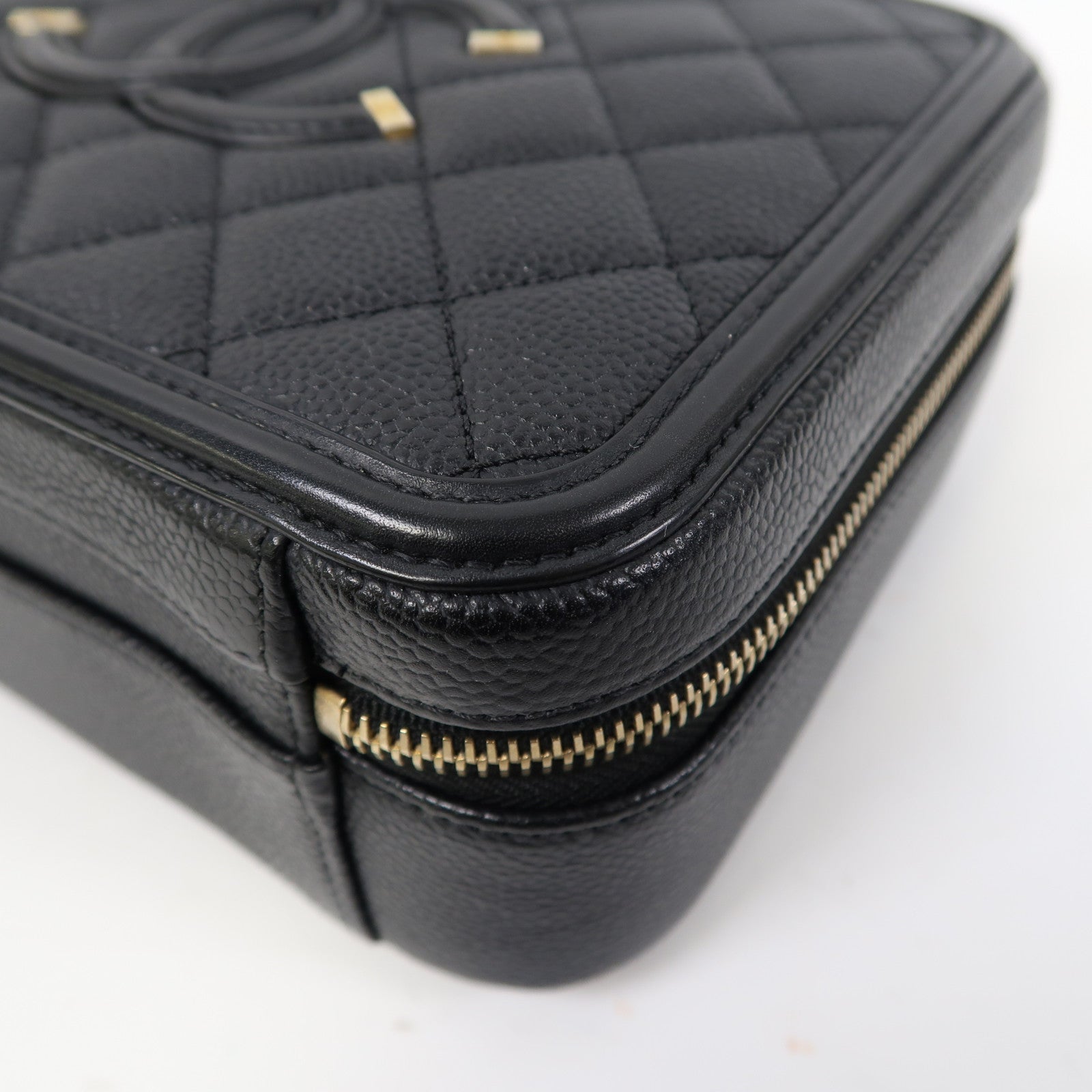 CHANEL 菱格Caviar皮革Vanity Case金扣鏈帶肩背袋黑色