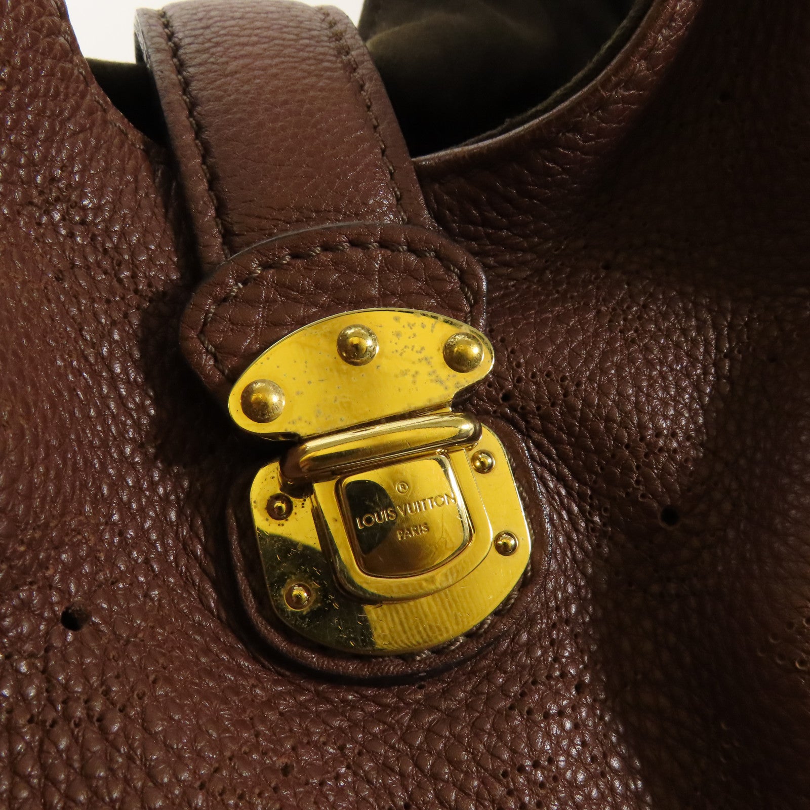 LOUIS VUITTON Mahina Shoulder Bag金扣肩背袋