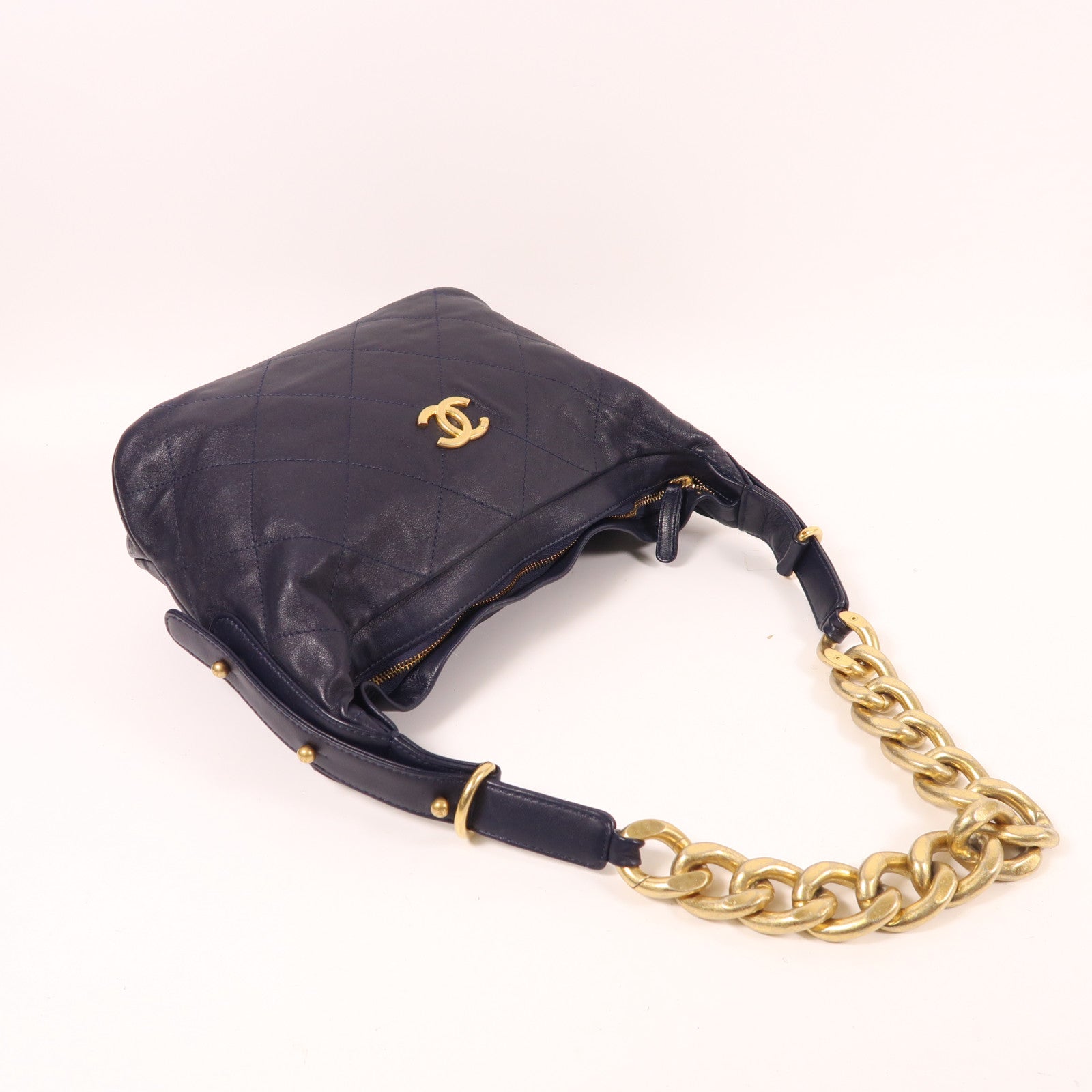 CHANEL 牛皮皮革Hobo Bag金扣鏈帶肩背袋紫色