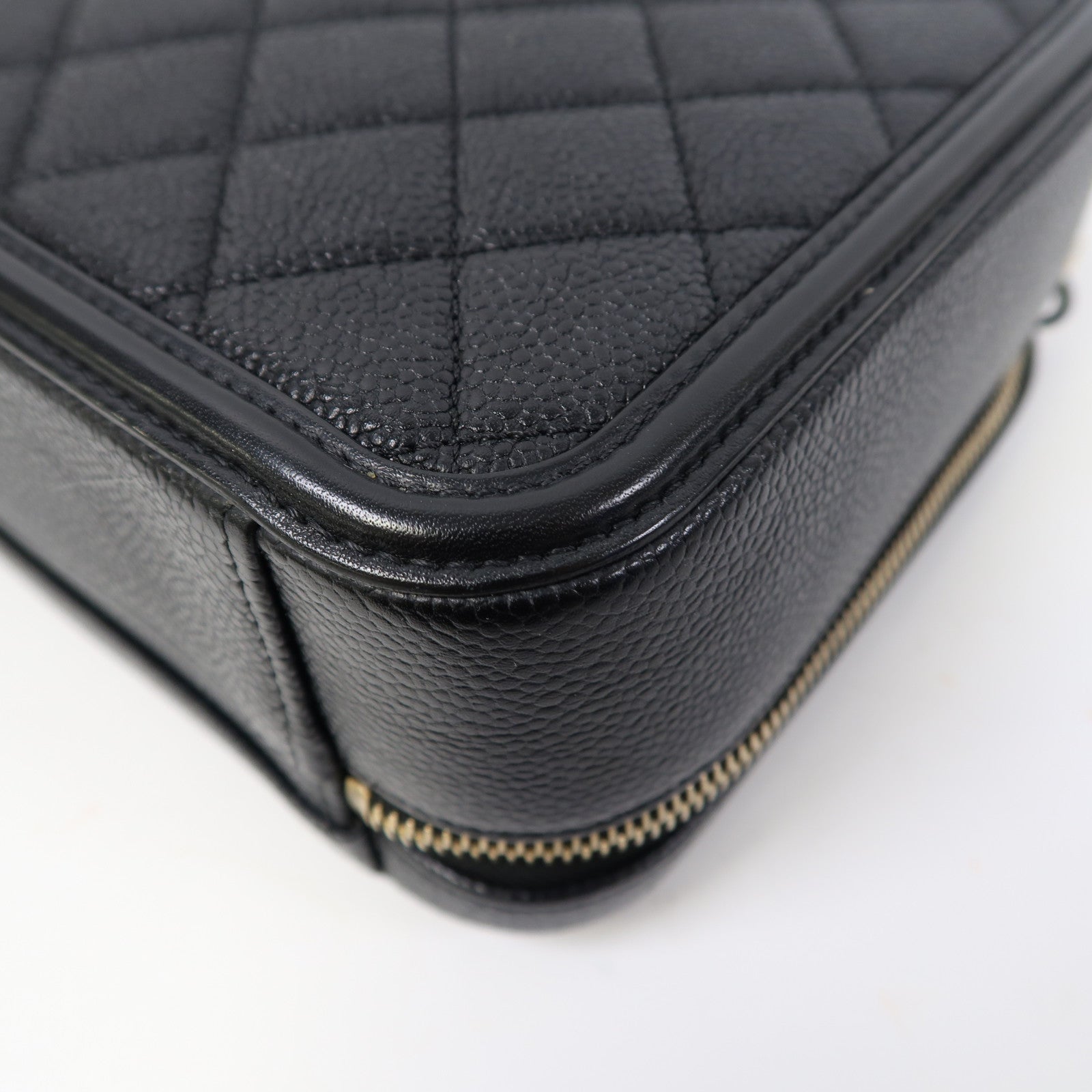 CHANEL 菱格Caviar皮革Vanity Case金扣鏈帶肩背袋黑色