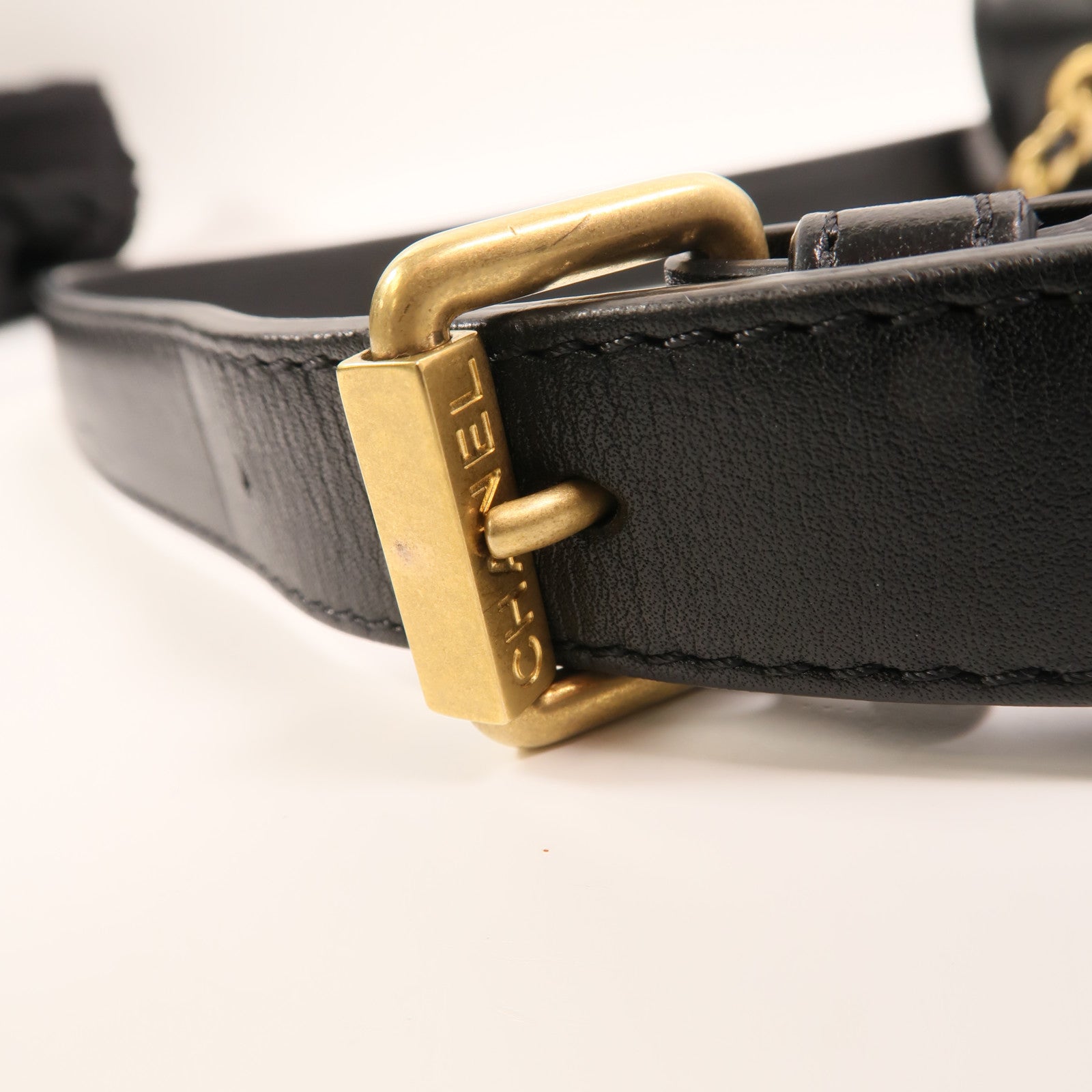 CHANEL 牛皮皮革Chain Shoulder金扣鏈帶肩背袋