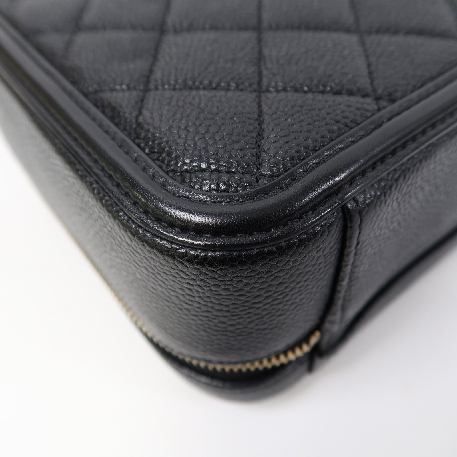 CHANEL 菱格Caviar皮革Vanity Case金扣鏈帶肩背袋黑色