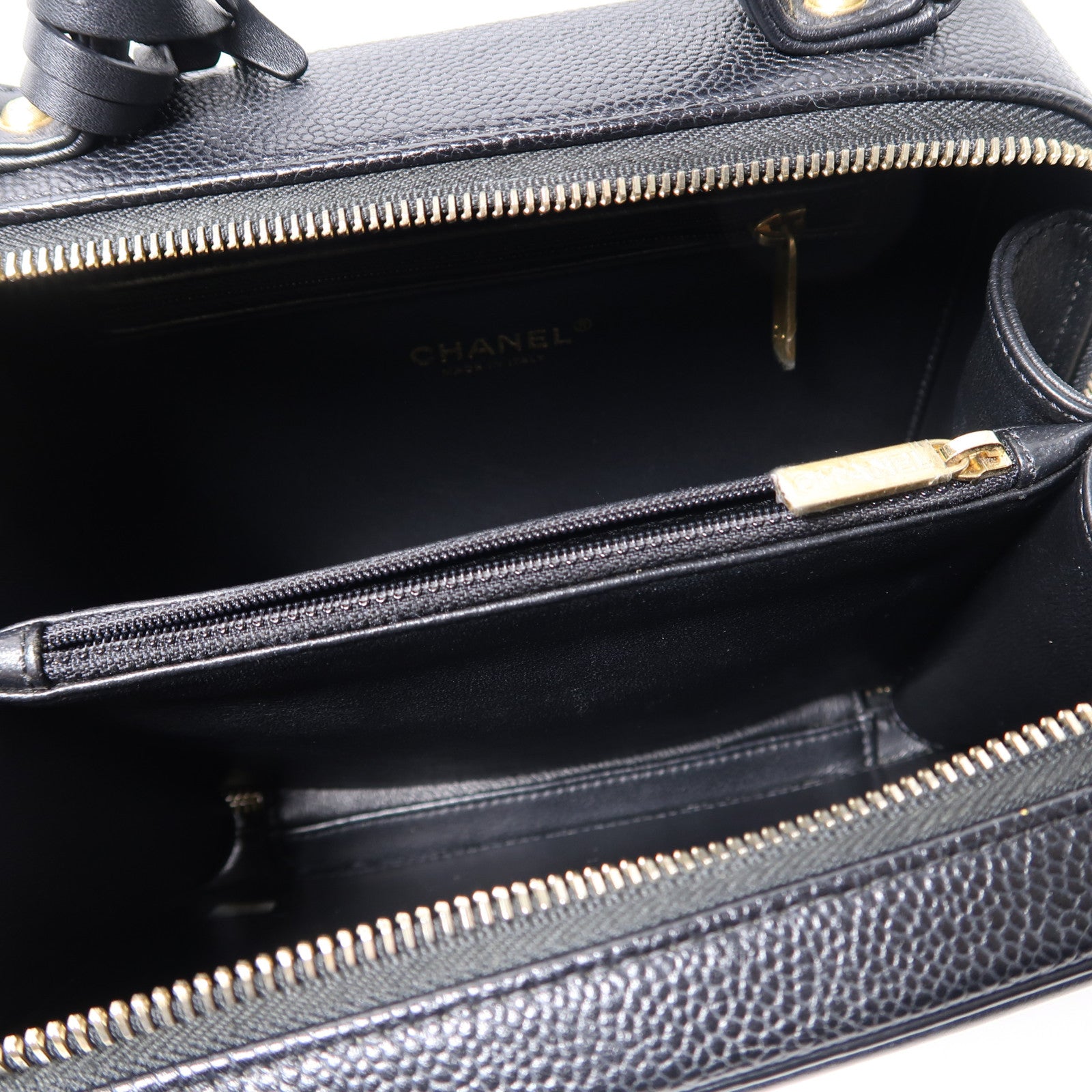 CHANEL 菱格Caviar皮革Vanity Case金扣鏈帶肩背袋黑色