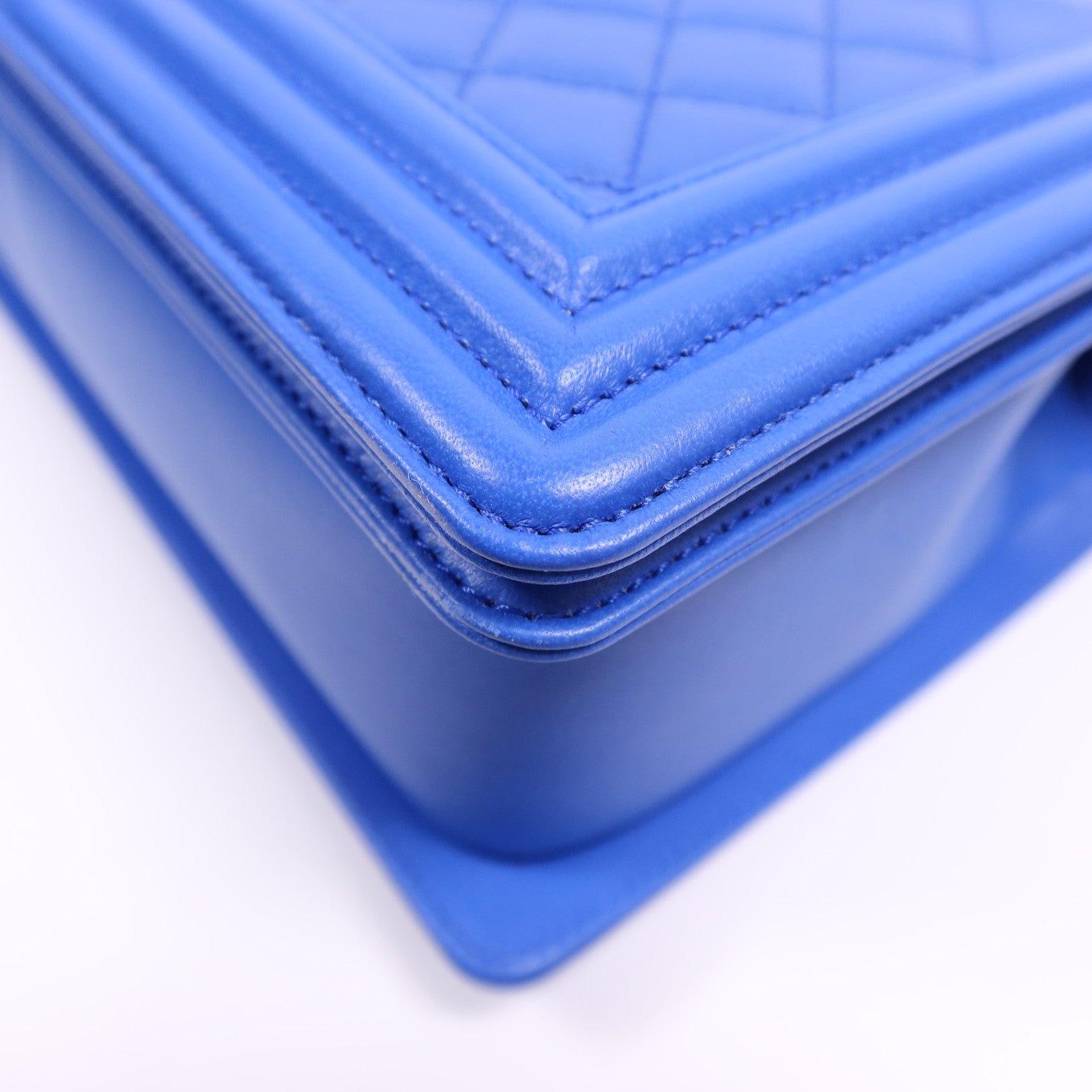 CHANEL 羊皮皮革Boy 28金扣鏈帶肩背袋