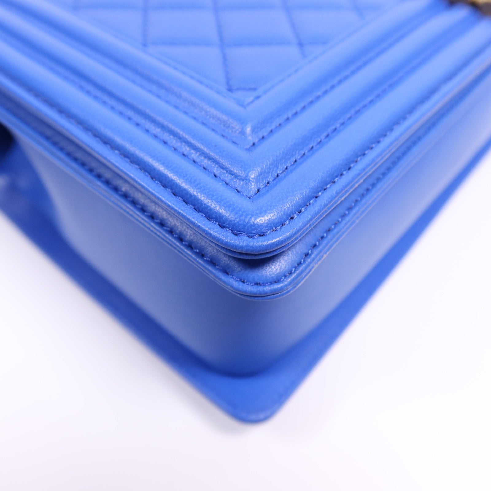 CHANEL 羊皮皮革Boy 28金扣鏈帶肩背袋