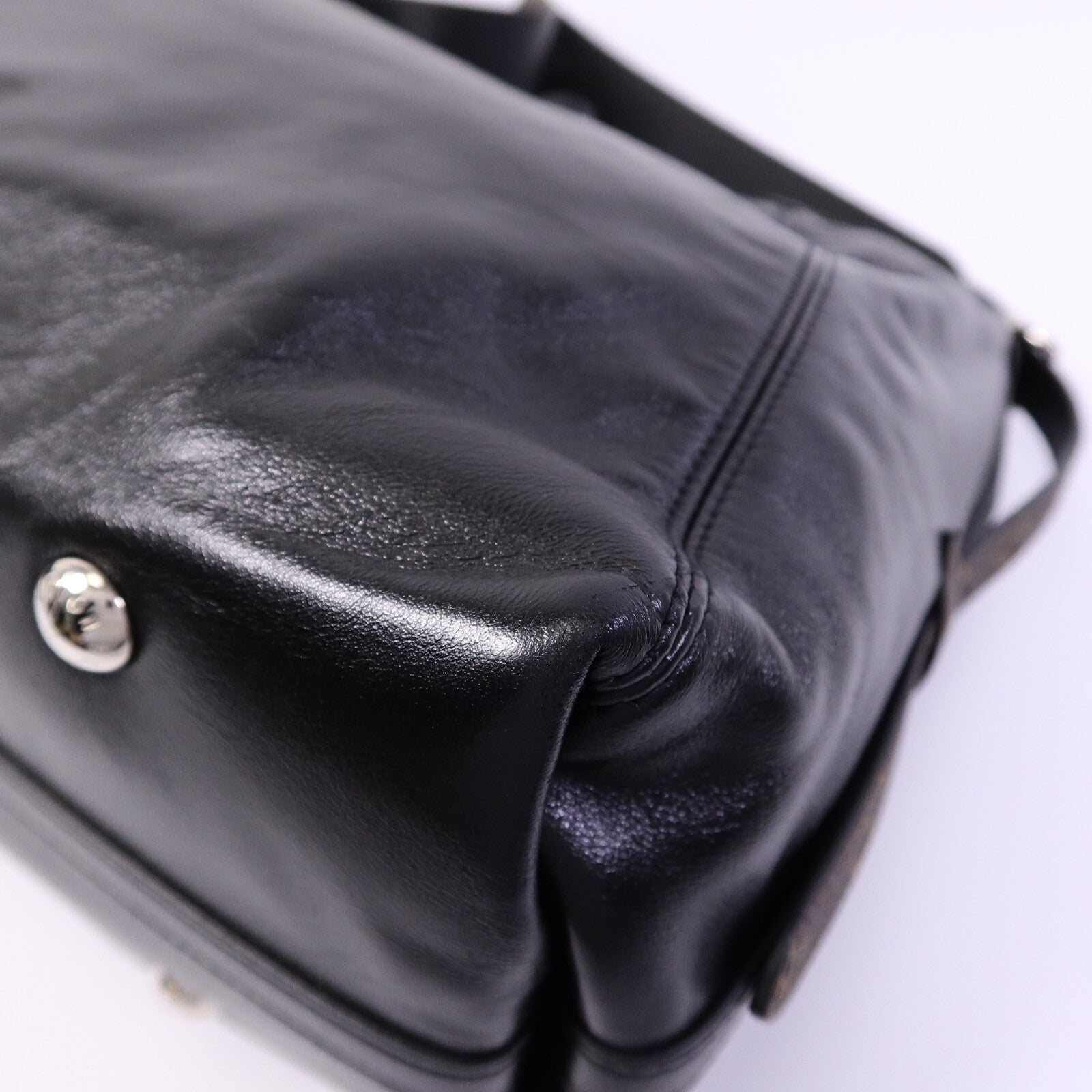 LOUIS VUITTON 羊皮皮革Carryall Vibe MM肩背袋
