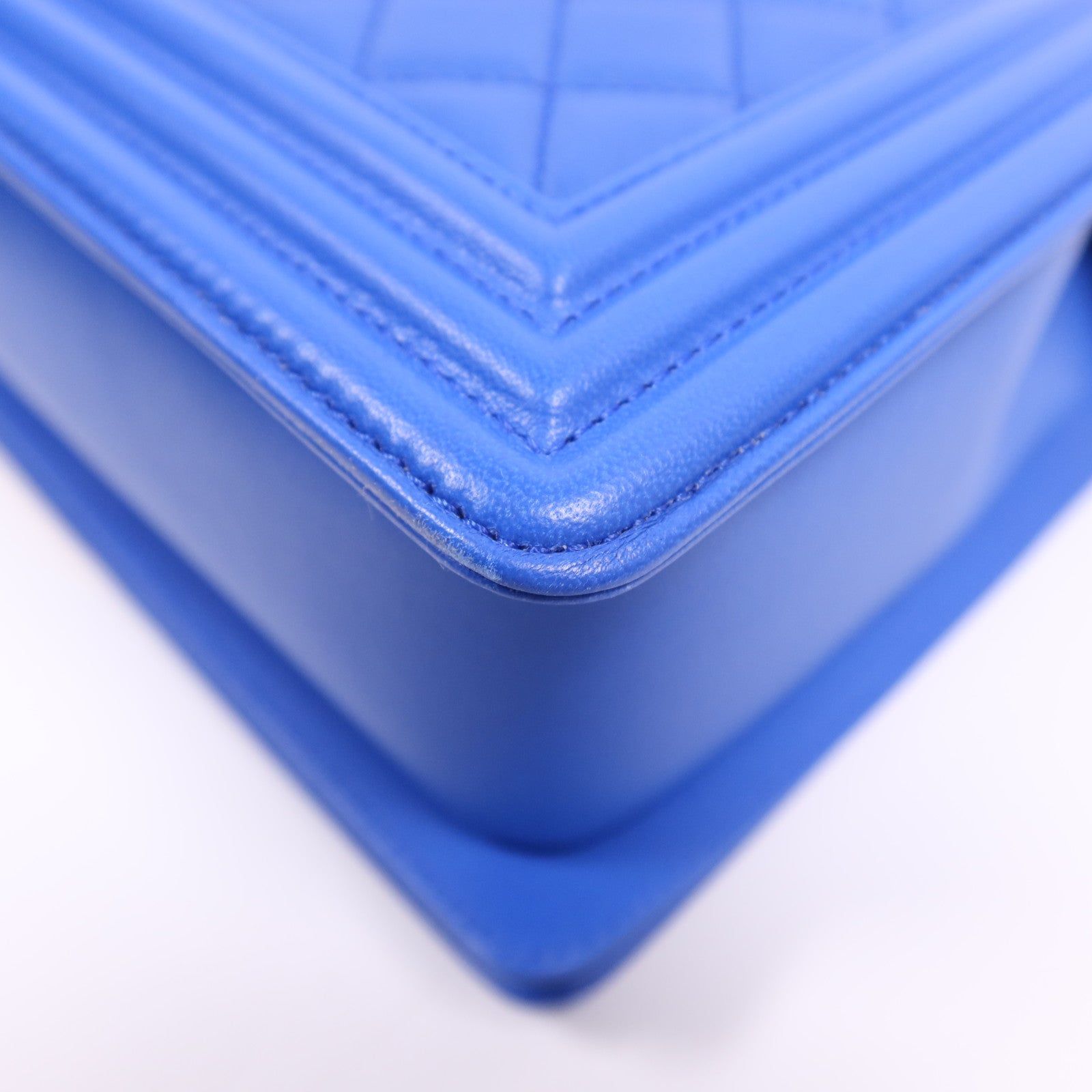 CHANEL 羊皮皮革Boy 28金扣鏈帶肩背袋