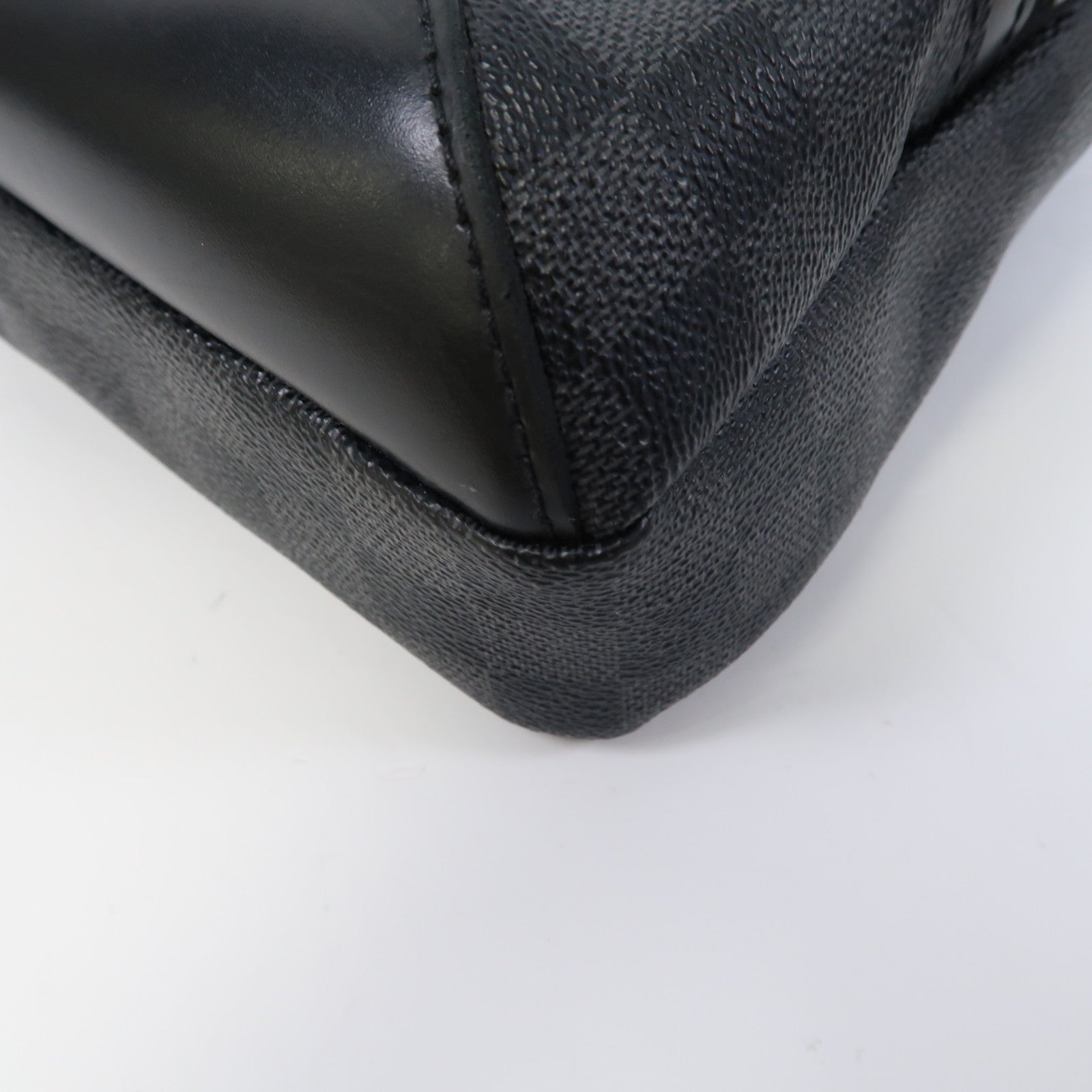 LOUIS VUITTON Damier Graphite Avenue Sling銀扣肩背袋黑色
