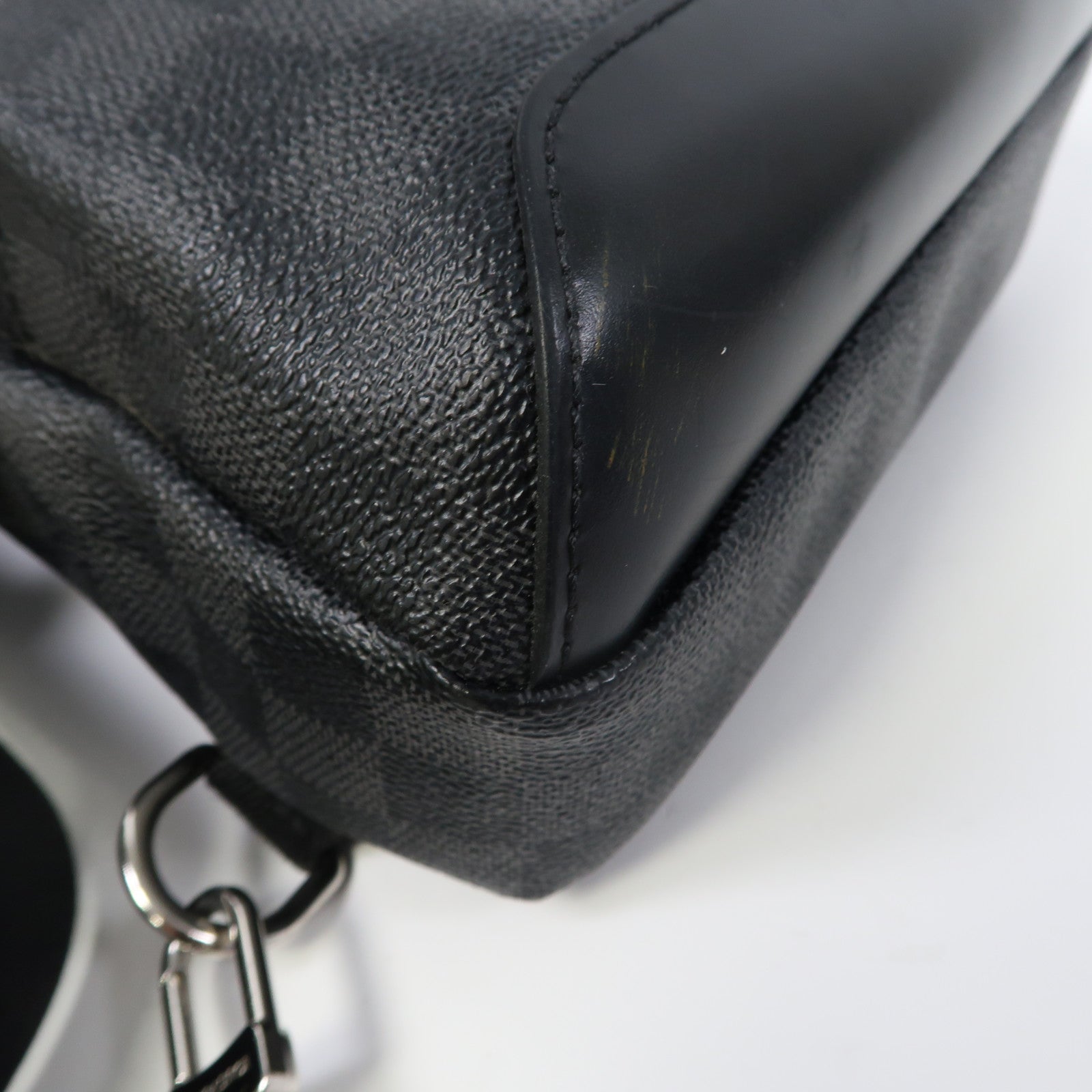 LOUIS VUITTON Damier Graphite Avenue Sling銀扣肩背袋黑色