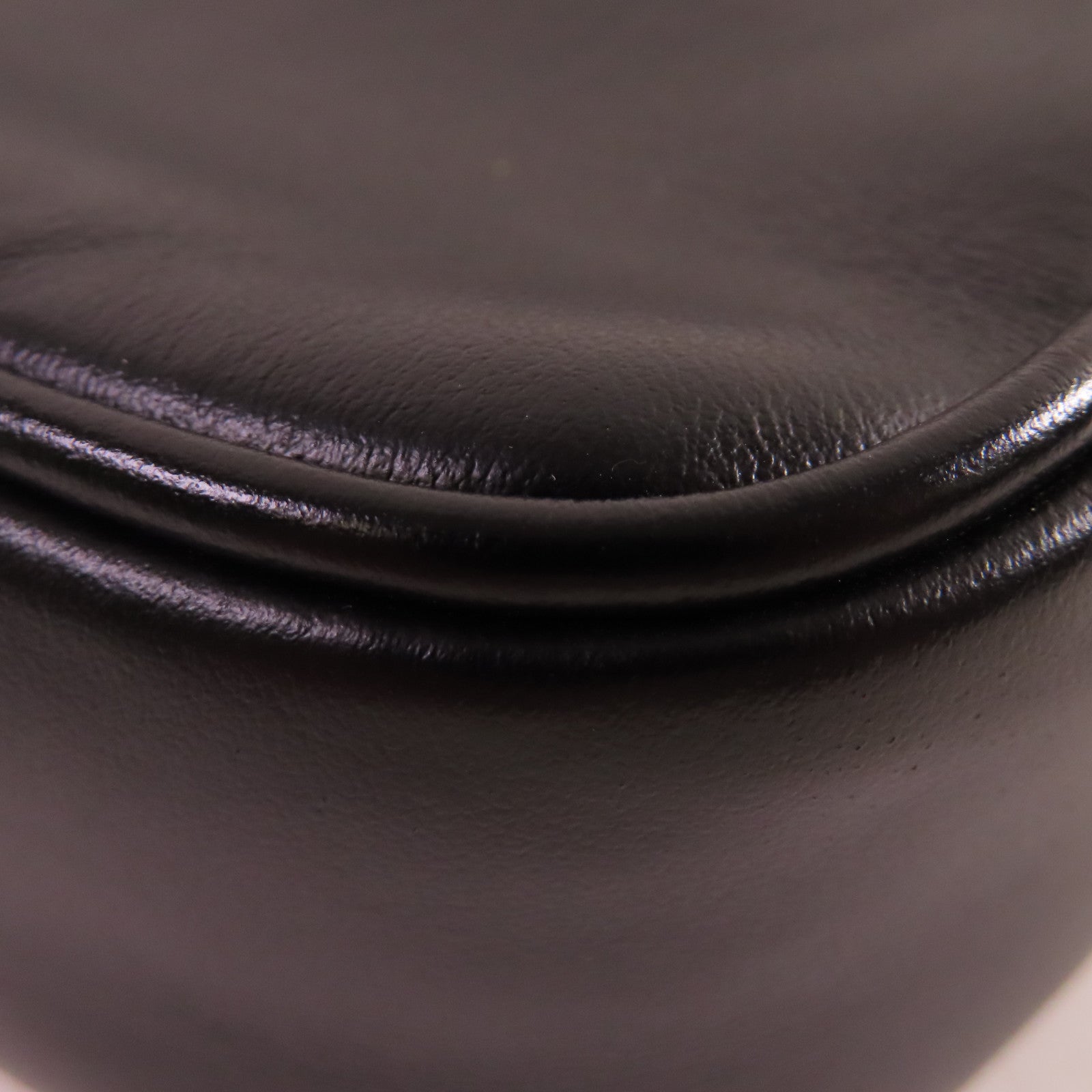 YVES SAINT LAURENT 牛皮皮革Lou Belt Bag金扣腰包黑色