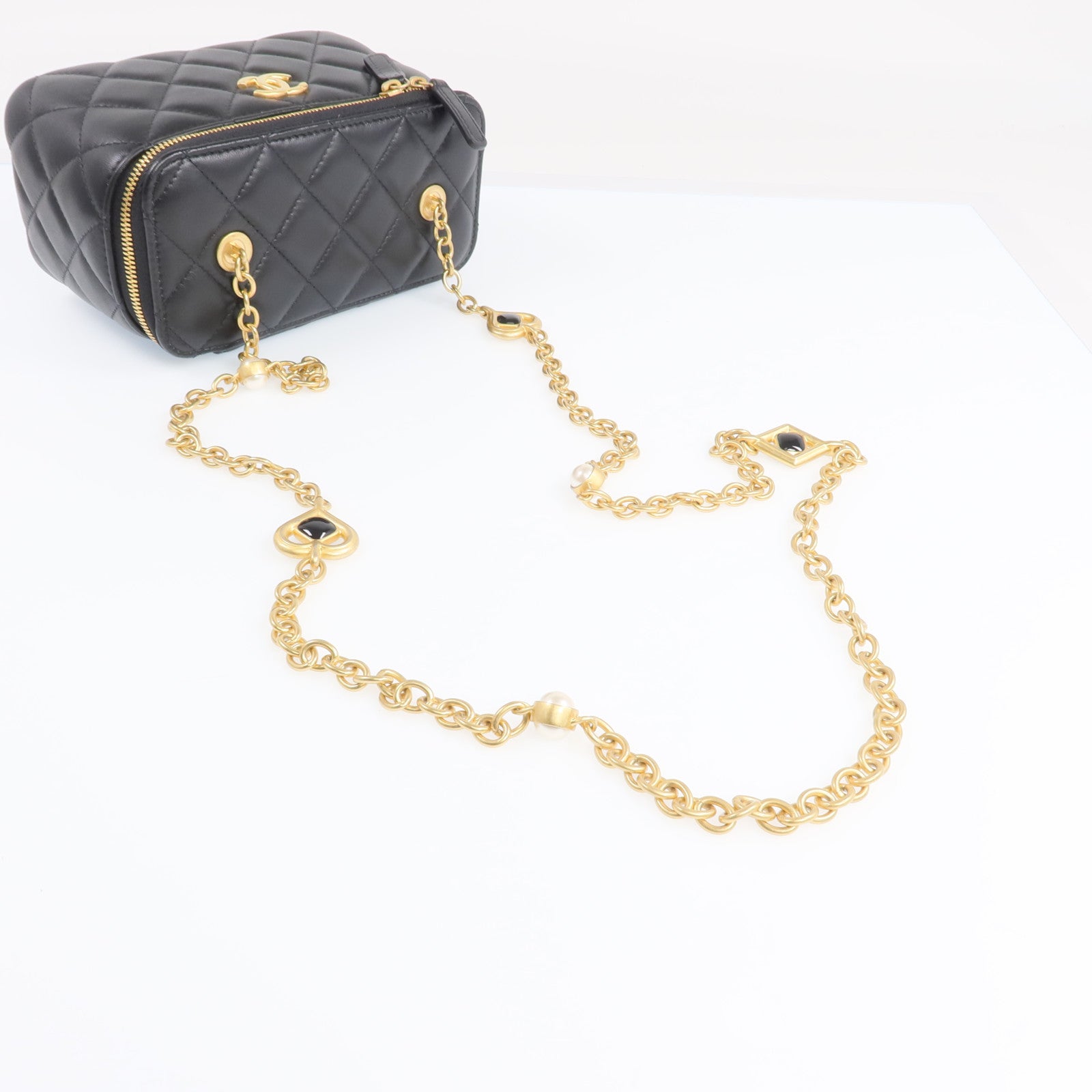 CHANEL 【激減優惠】羊皮皮革Vanity Case金扣鏈帶肩背袋