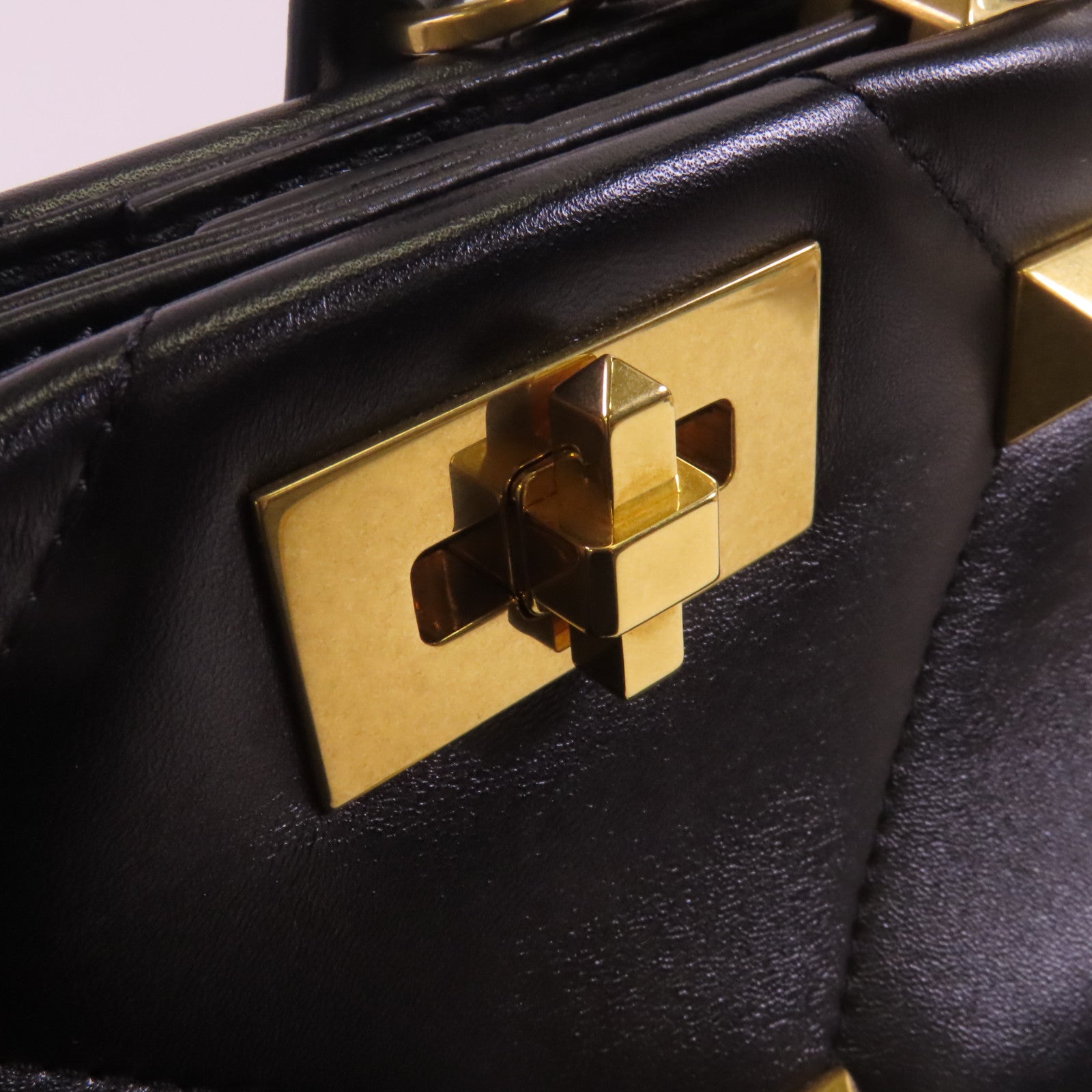 Valentino 牛皮皮革Rockstud金扣手挽肩背兩用袋