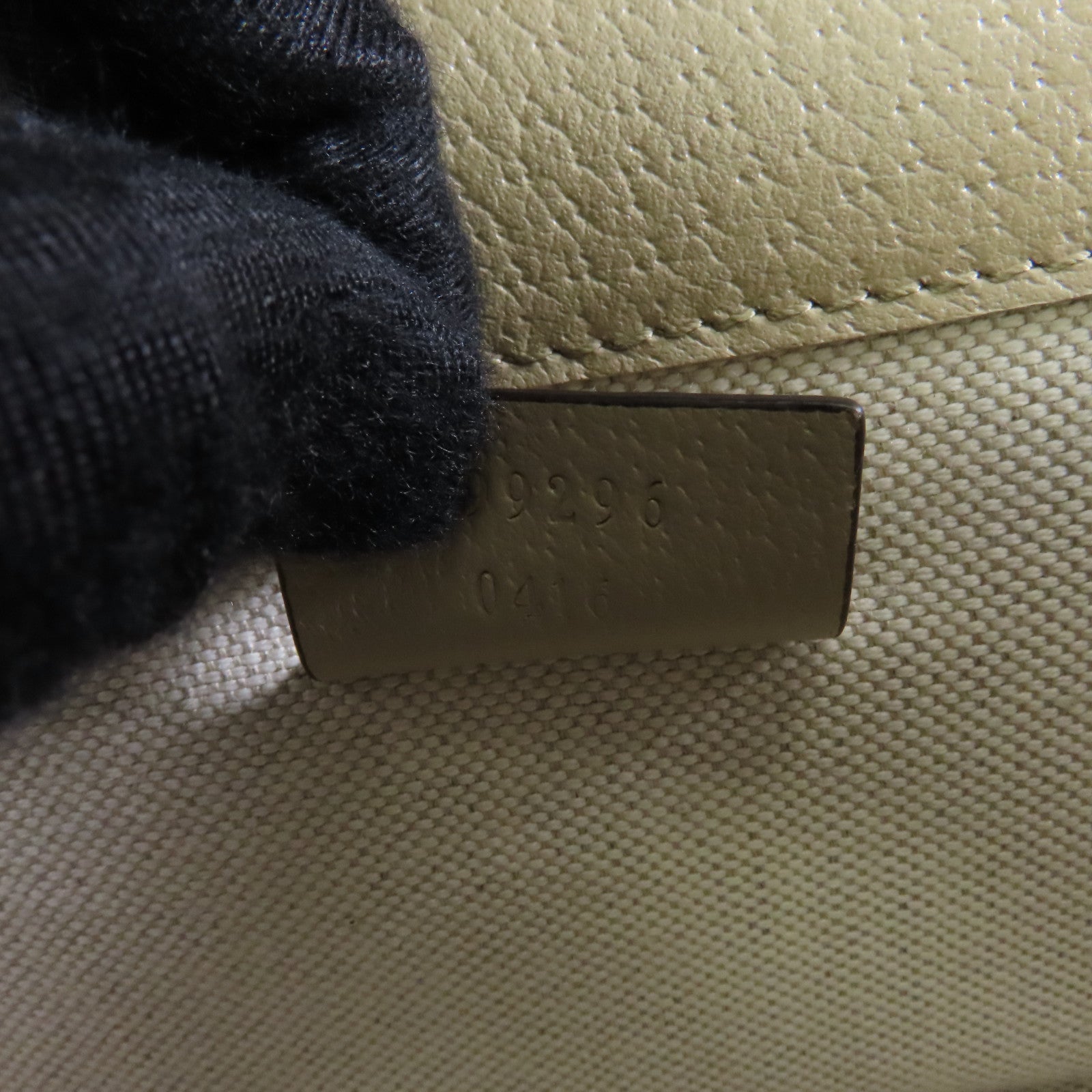GUCCI 塗層帆布Shoulder Bag金扣肩背袋米色
