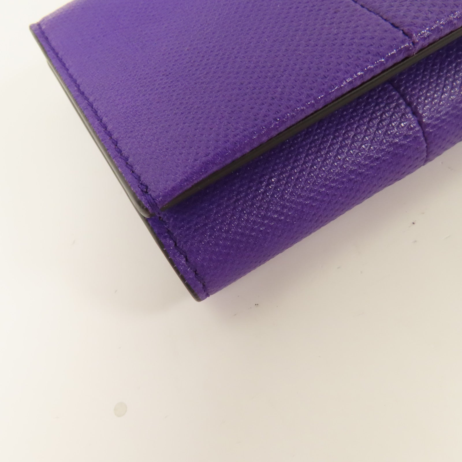 Salvatore Ferragamo 皮革Gancini Shoulder Wallet銀扣肩背袋