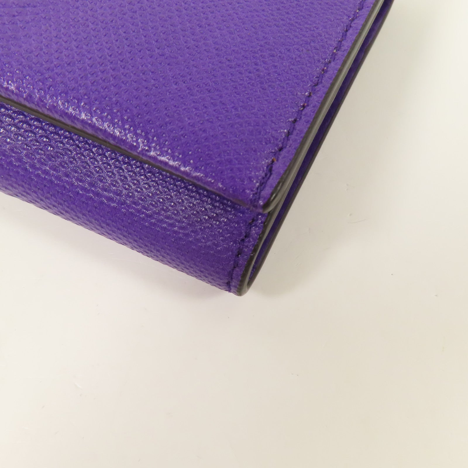 Salvatore Ferragamo 皮革Gancini Shoulder Wallet銀扣肩背袋