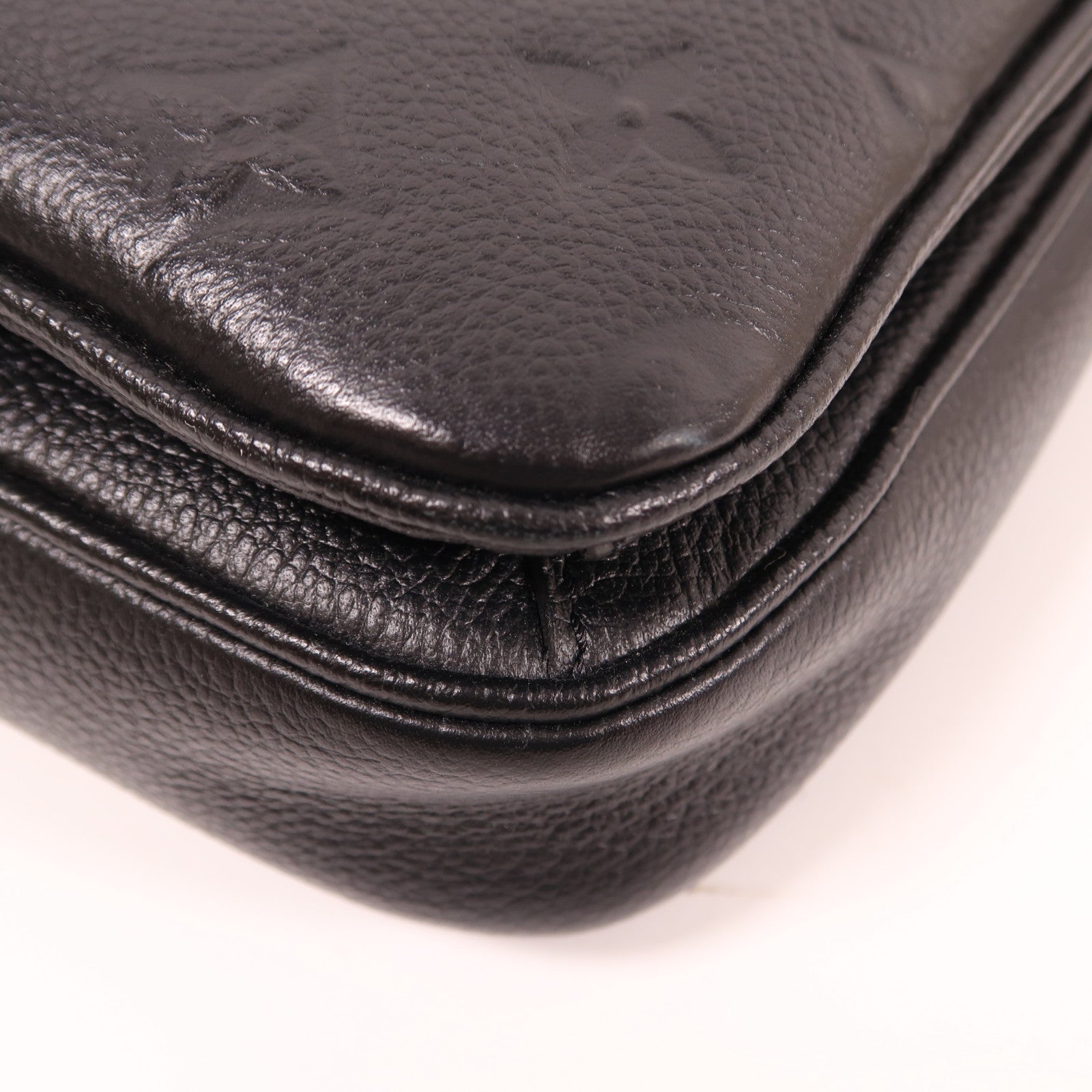 LOUIS VUITTON Monogram Empreinte Pochette Metis金扣手挽肩背两用袋黑色