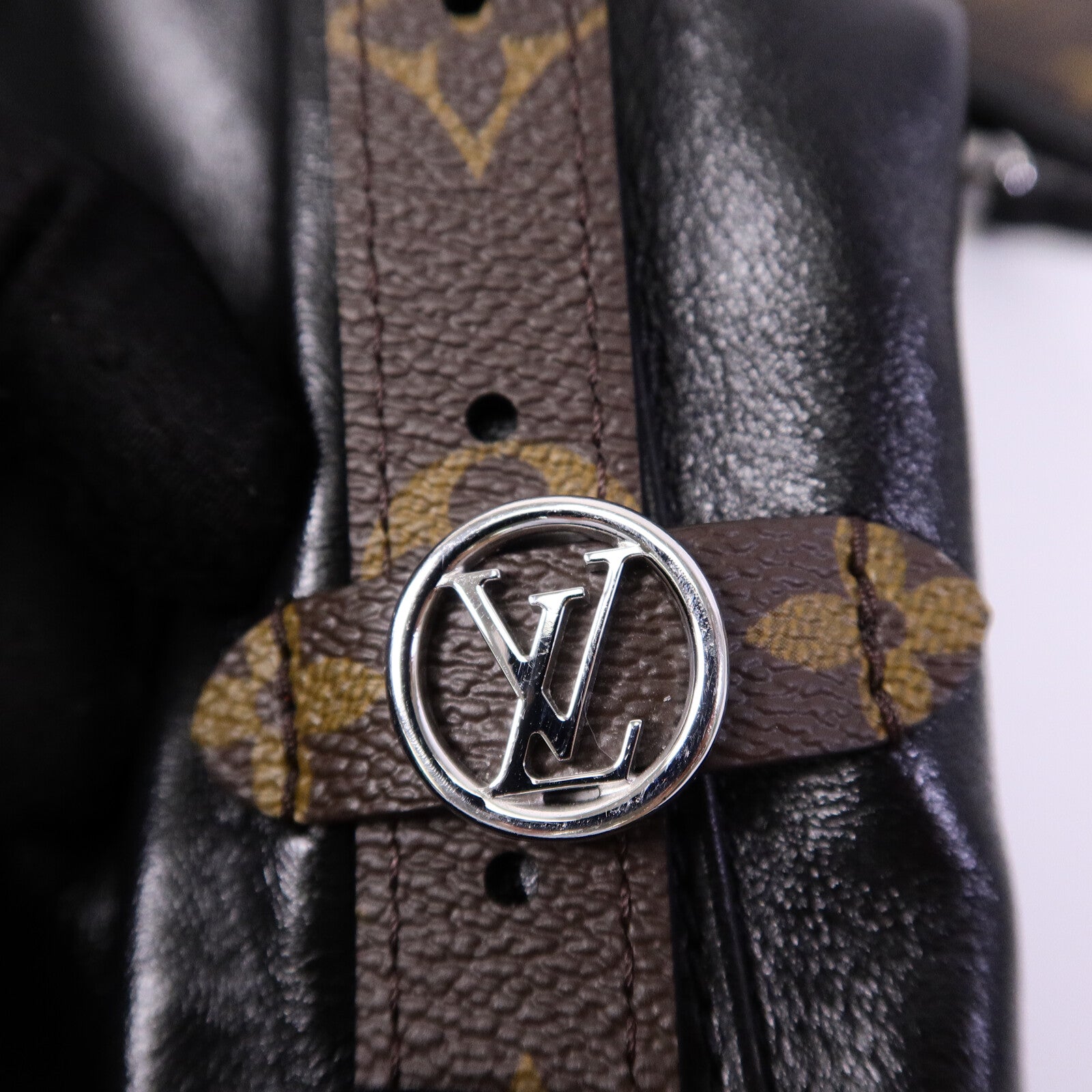 LOUIS VUITTON 羊皮皮革Carryall Vibe MM肩背袋